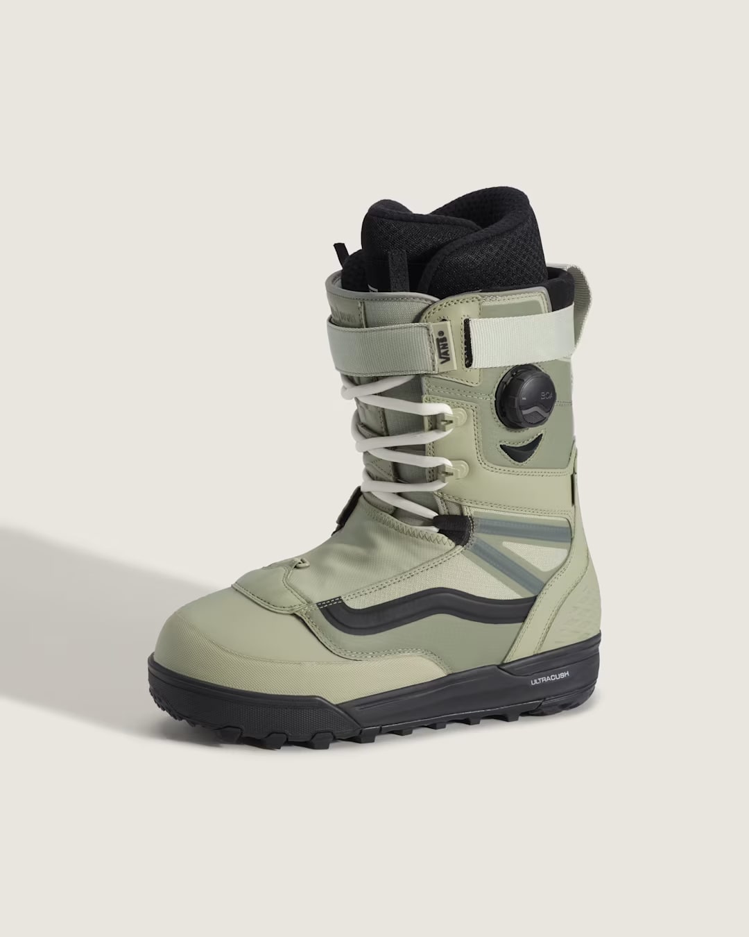 Φωτογραφία της μπότας σνόουμπορντ Vans Infuse σε στούντιο.