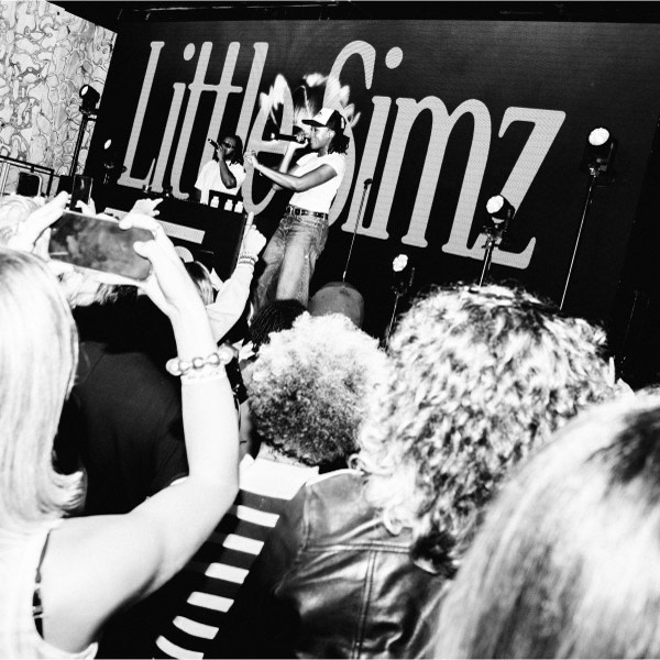 Little Simz. En direct et sans détour depuis le store Vans West End, à Londres.