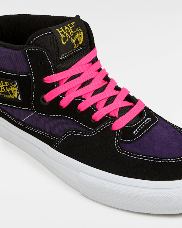 Skate Half Cab Shoes in Black| Vans FI