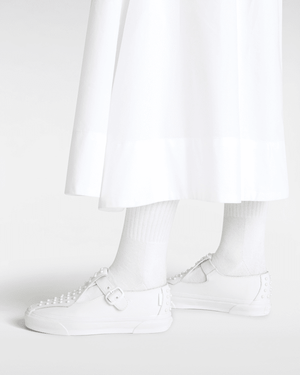 Mary Jane Shoe in True White | Vans