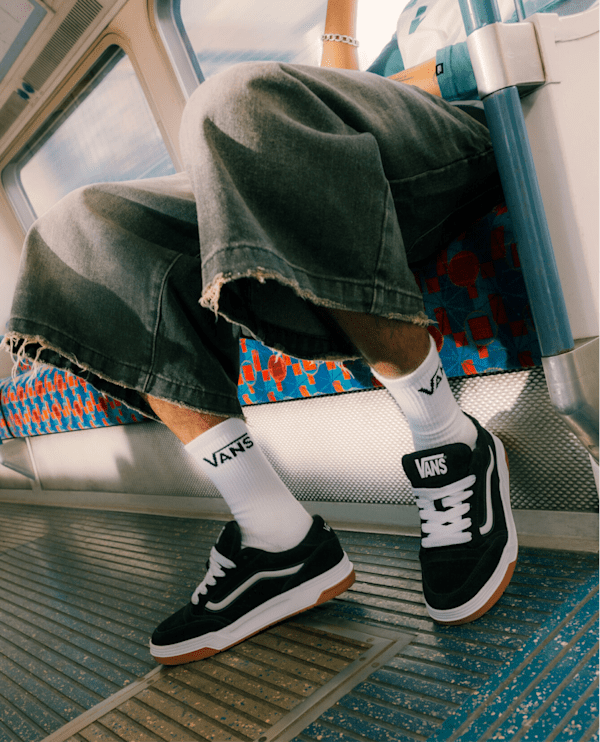 Hylane Shoes in Black| Vans UK