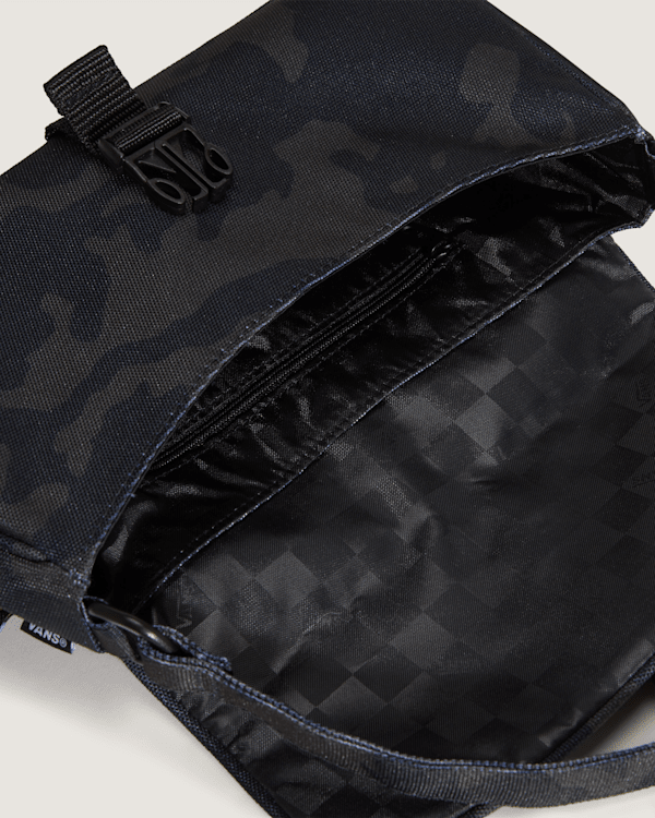 Hooked On Crossbody Bag in Black| Vans UK