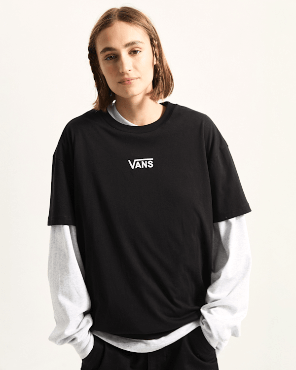 国内配送 VANS CHCKET FLAGS TEE WHITE Flying V Oversized T-shirt in White| Vans SE