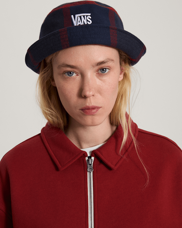 Stretch Logo Bucket Hat Parisian Night/PppyEmbr in Red| Vans SE