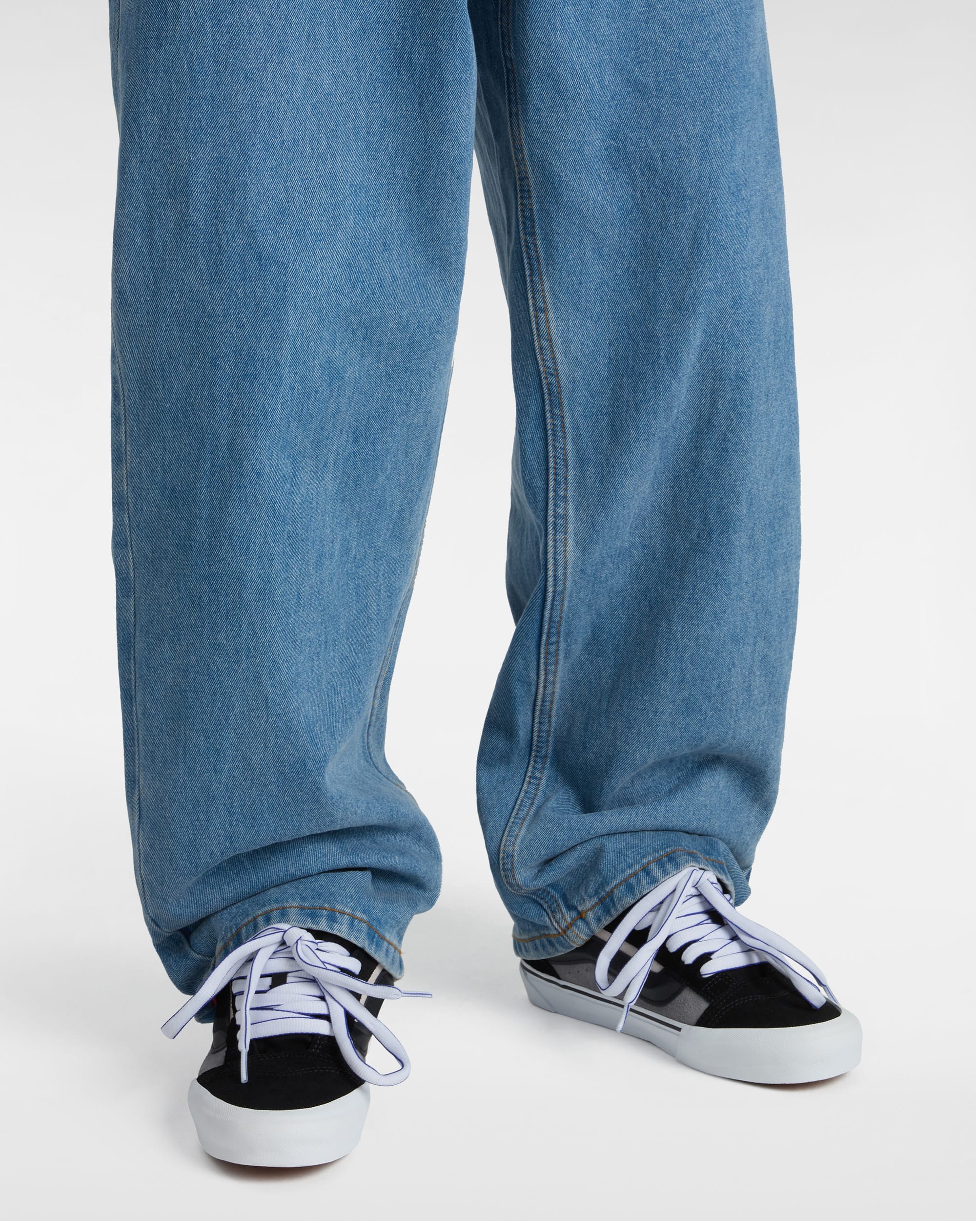 Knu Skool Shoes VANS Black ALT4