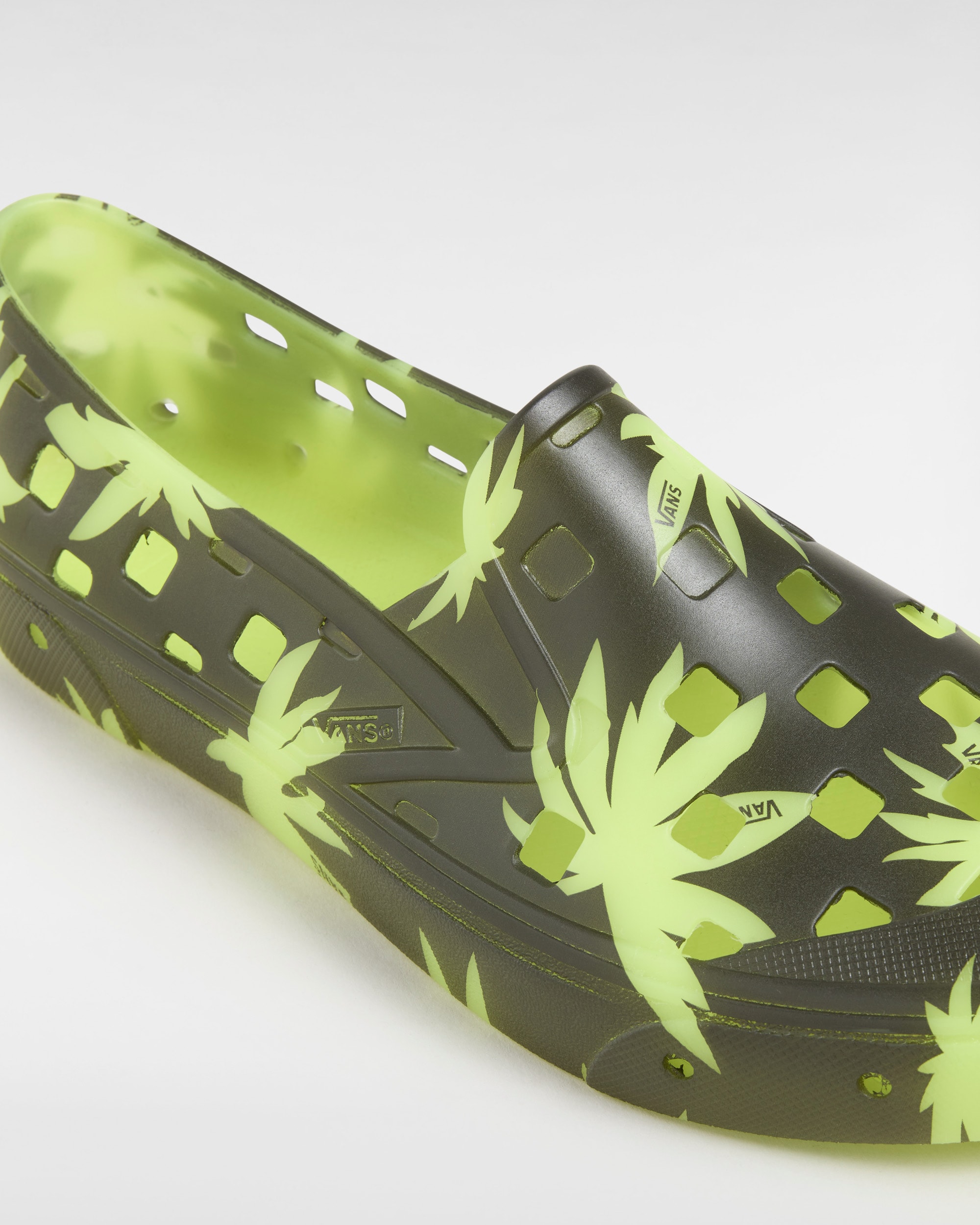 Chaussures SlipOn TRK VANS Vert ALT3