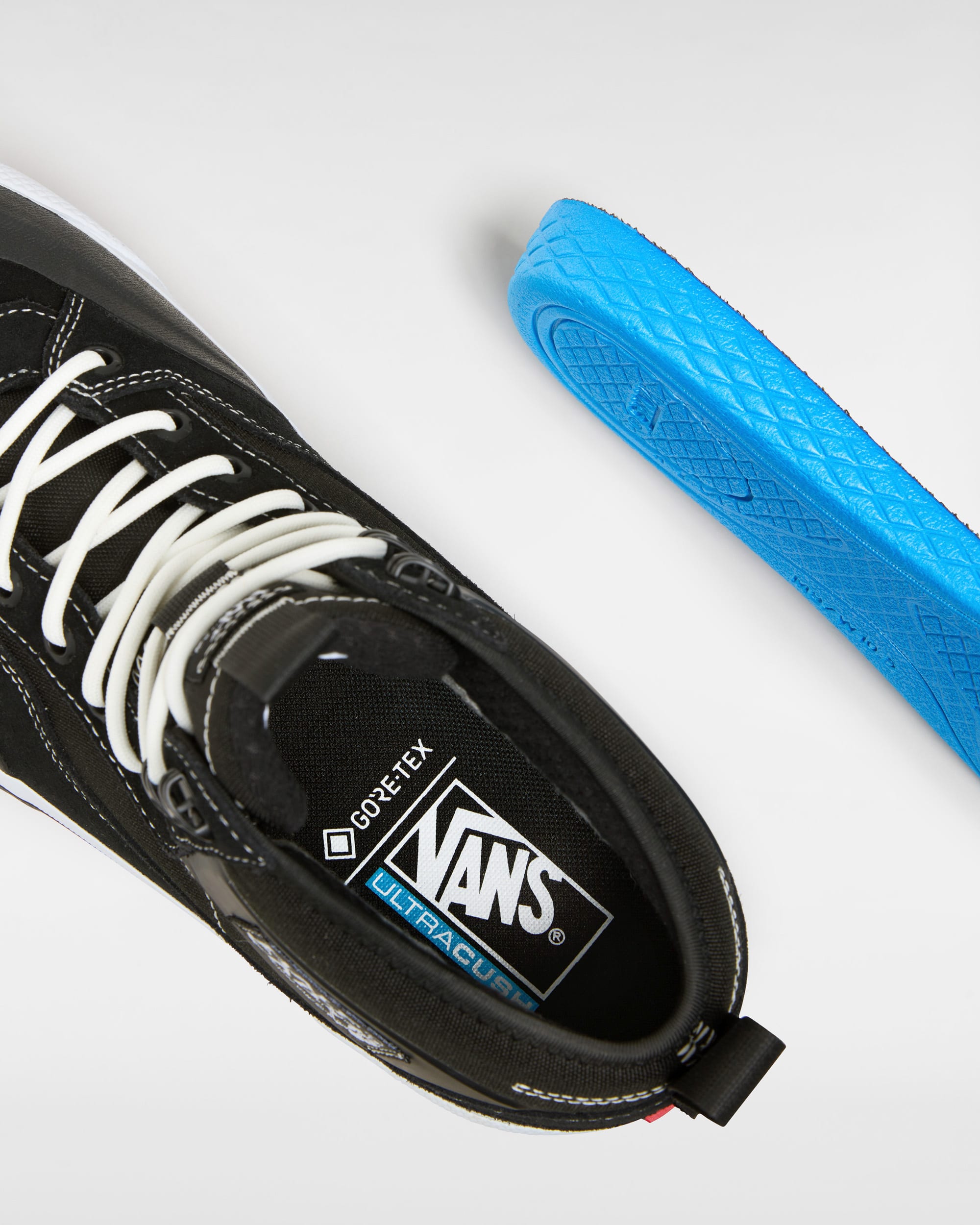 MTE Half Cab GoreTex Shoes VANS Black ALT6