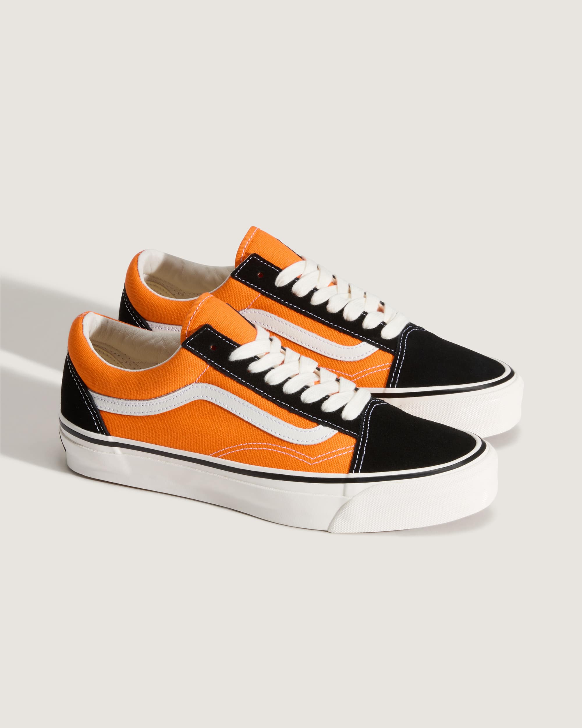 Zapatillas Premium Old Skool VANS Negro ALT1