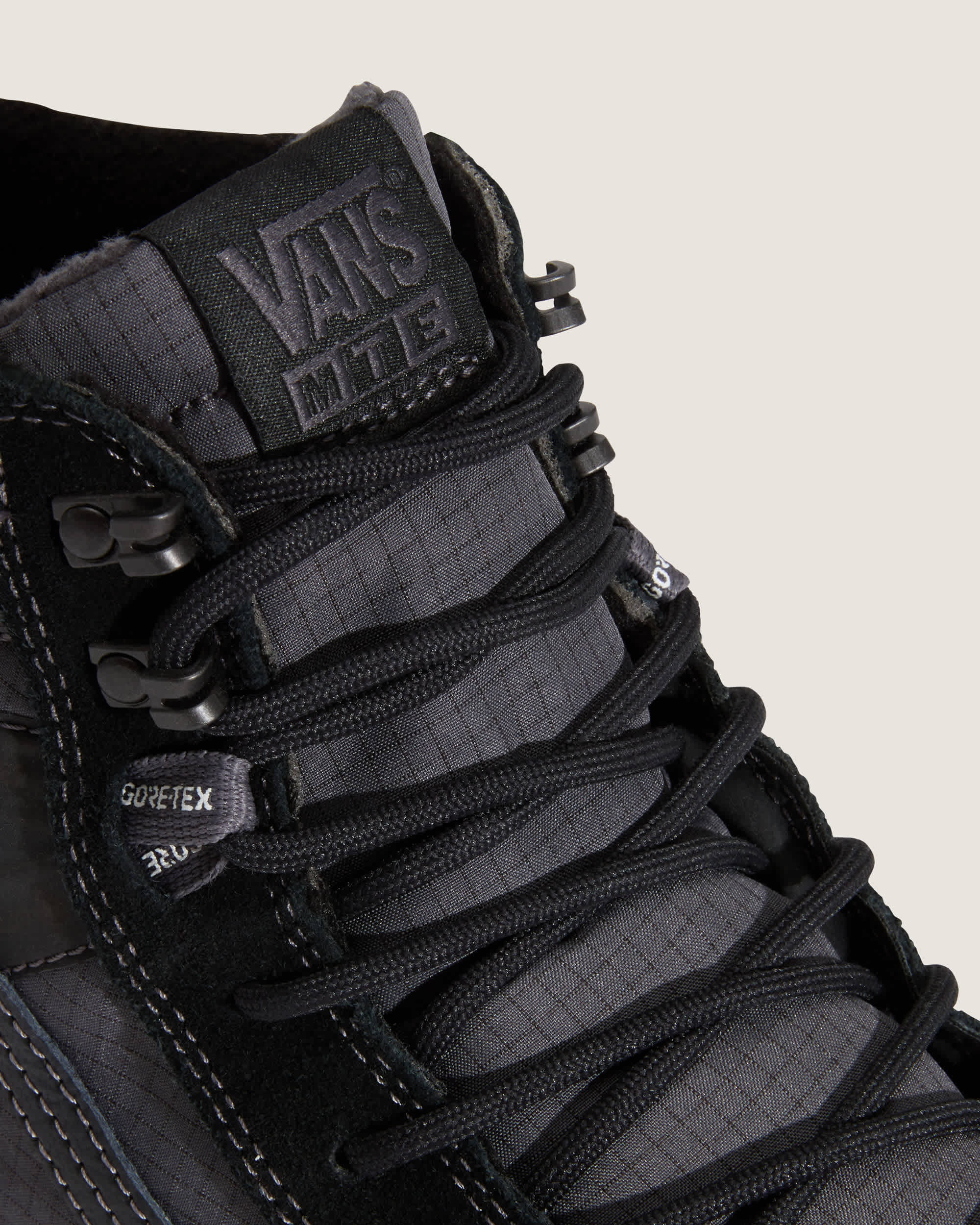 Scarpe con isolamento Sk8Hi GORETEX VANS Nero ALT7