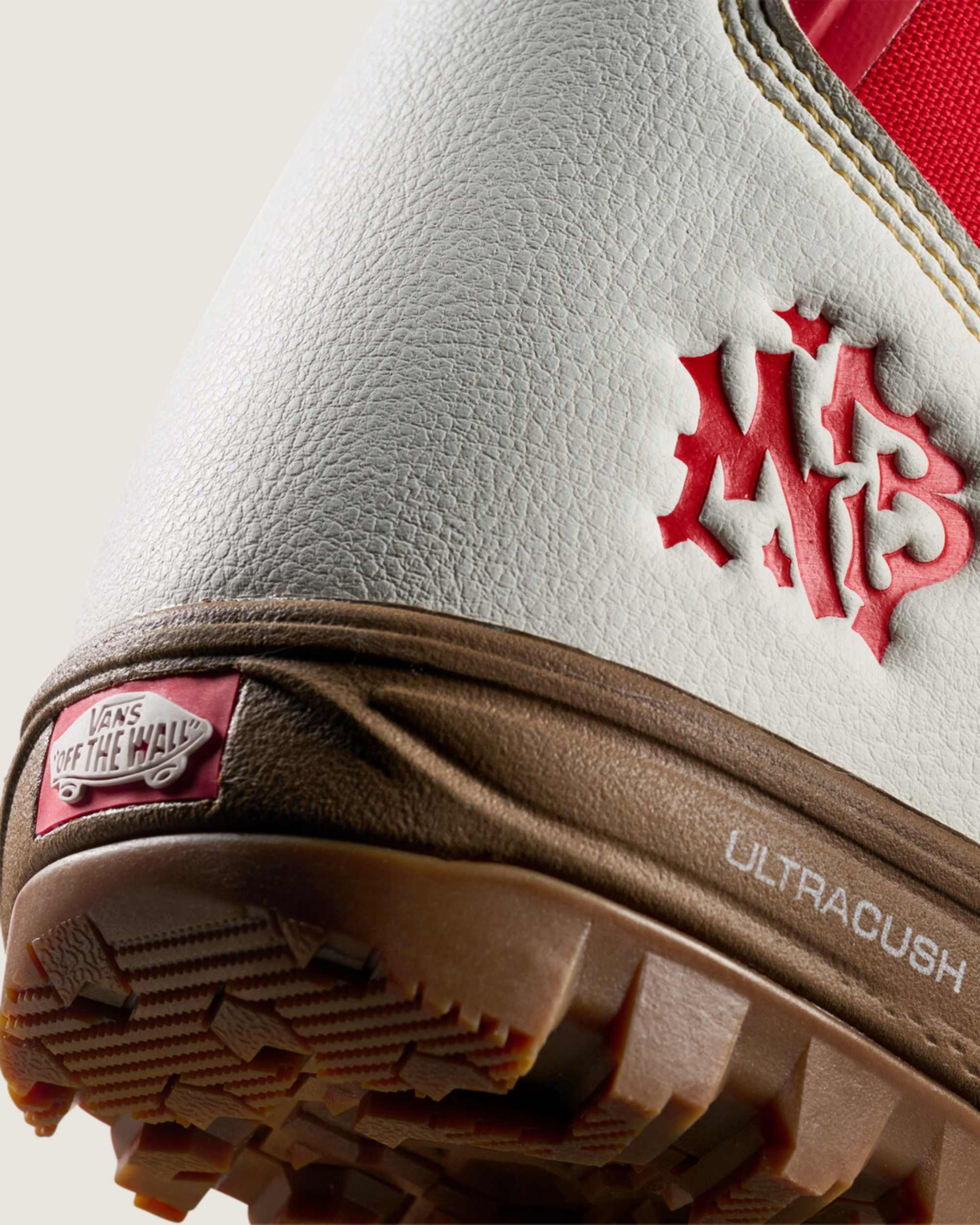 Womens Encore Pro Snowboard Boot VANS Red ALT2