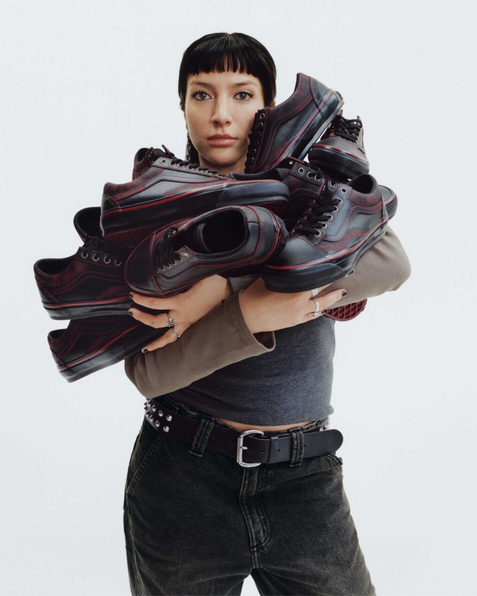 Chaussures Premium Old Skool Tania VANS Rouge ALT5