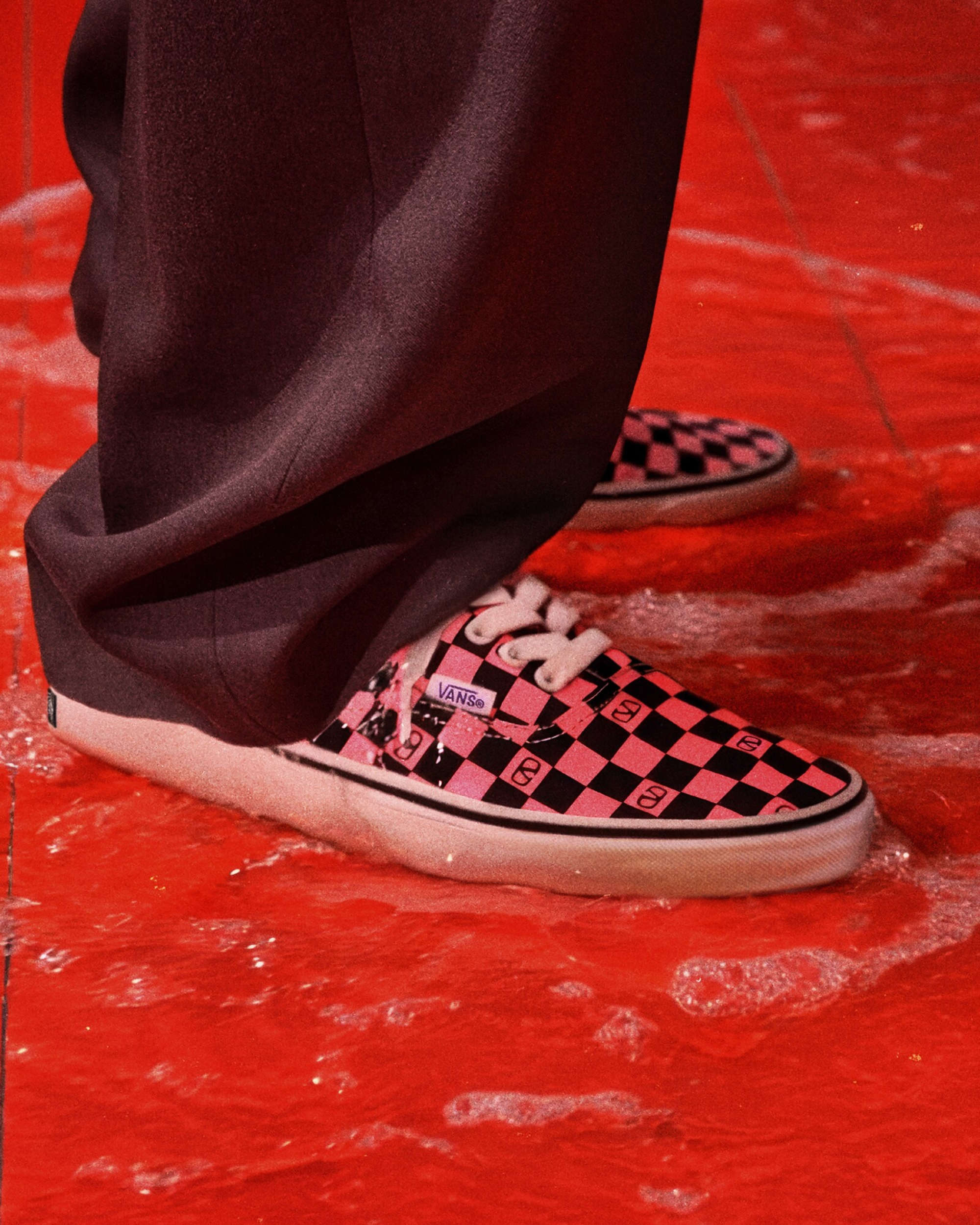 Valentino Garavani und Vans Authentic Checkerboard VANS Rosa ALT1