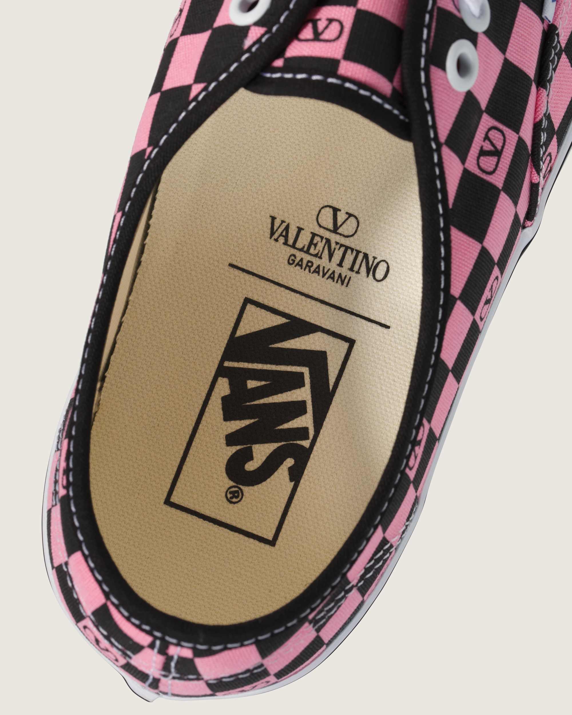 Valentino Garavani en Vans Authentic Checkerboard VANS Roze ALT5