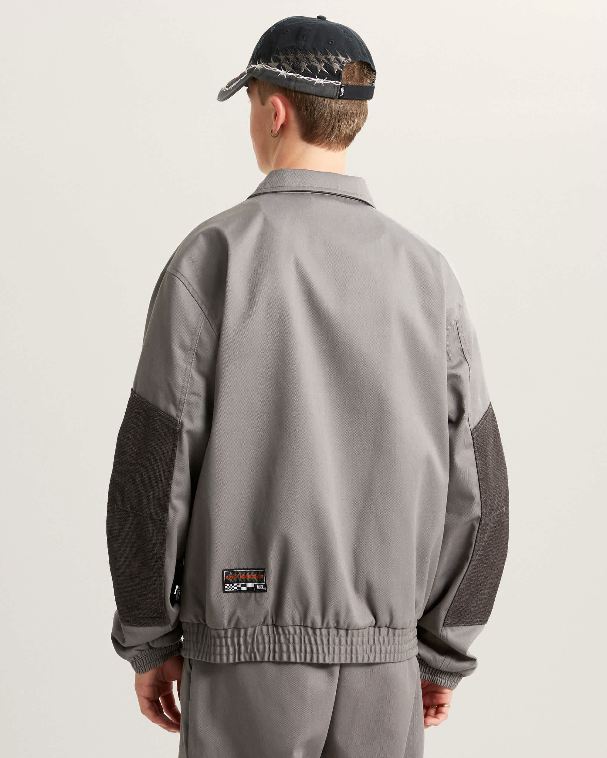 Act Of Disagreement Abrasion Jacke VANS Grau ALT2