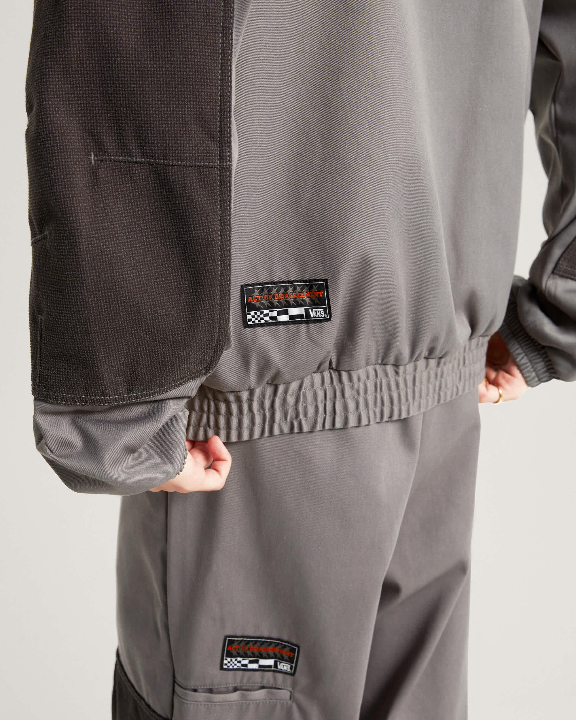 Act Of Disagreement Abrasion Jacke VANS Grau ALT5