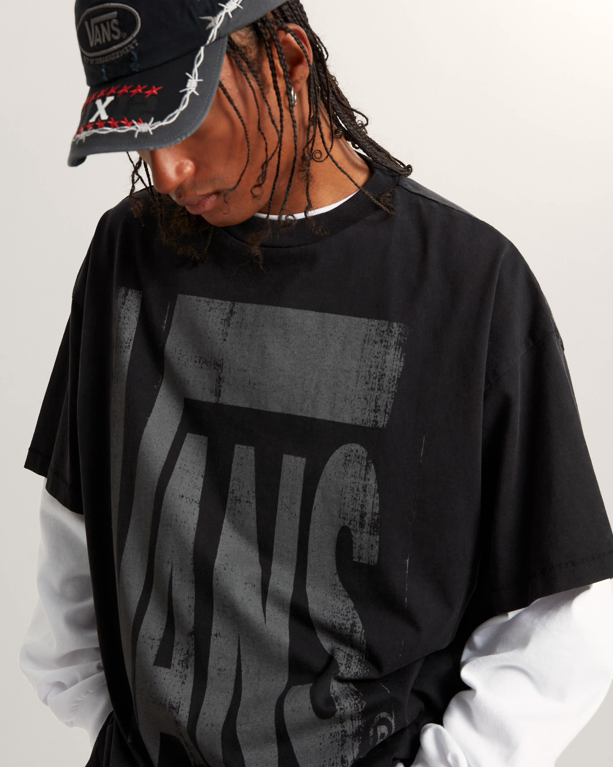 Act Of Disagreement Brushed Logo TShirt VANS Schwarz ALT5