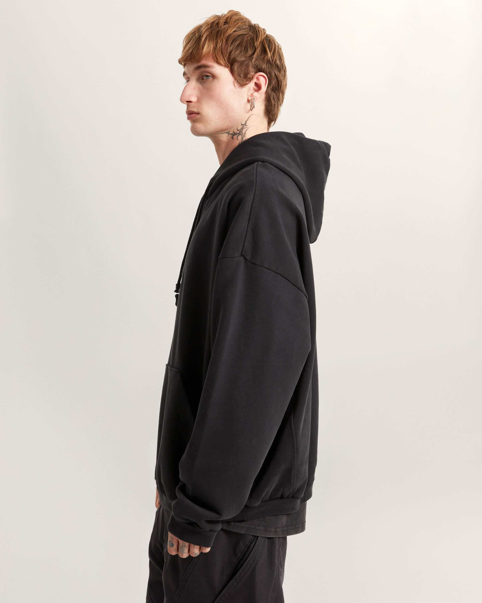 Act Of Disagreement Oval Logo Hoodie VANS Schwarz ALT3