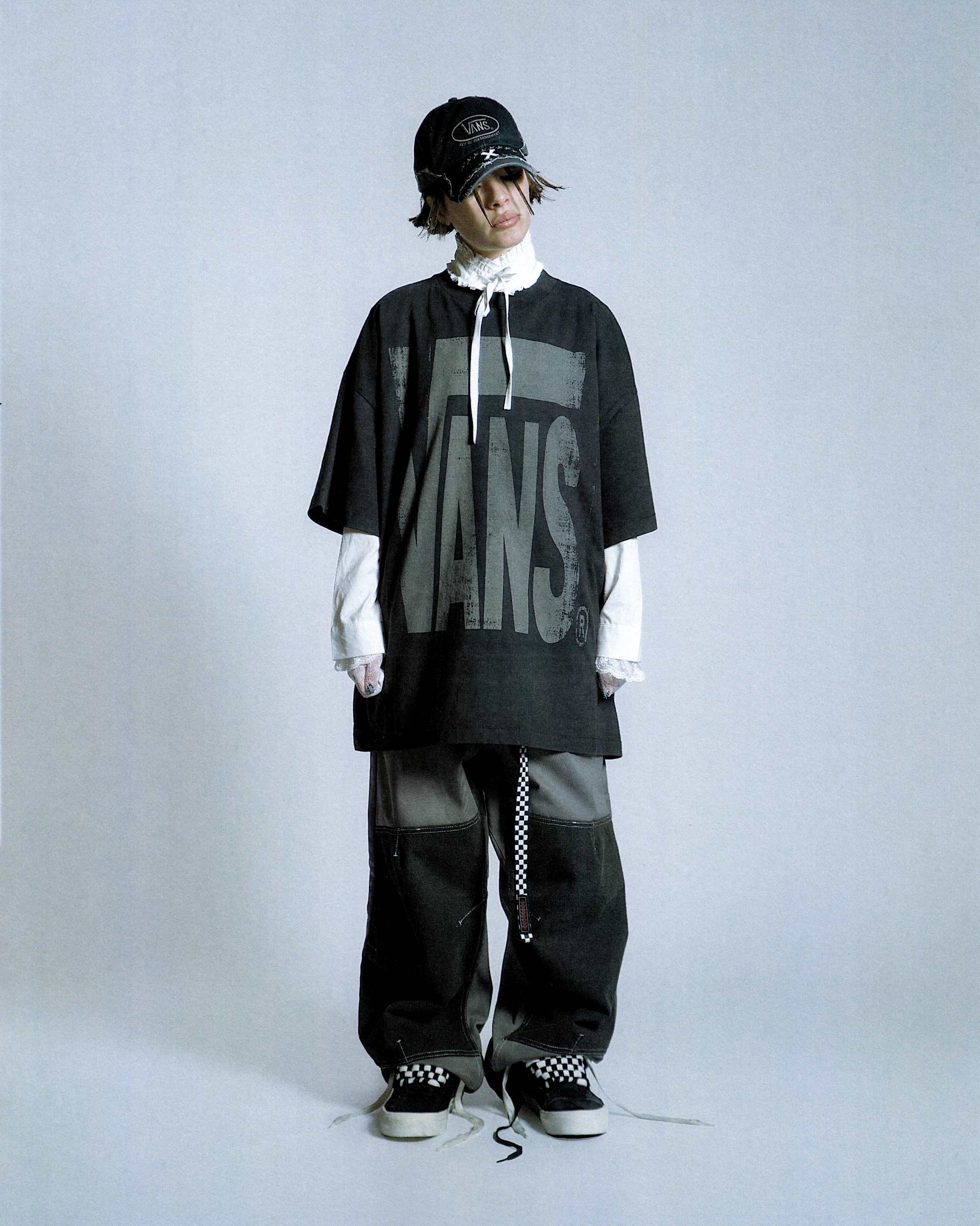 Act Of Disagreement Brushed Logo TShirt VANS Schwarz ALT3