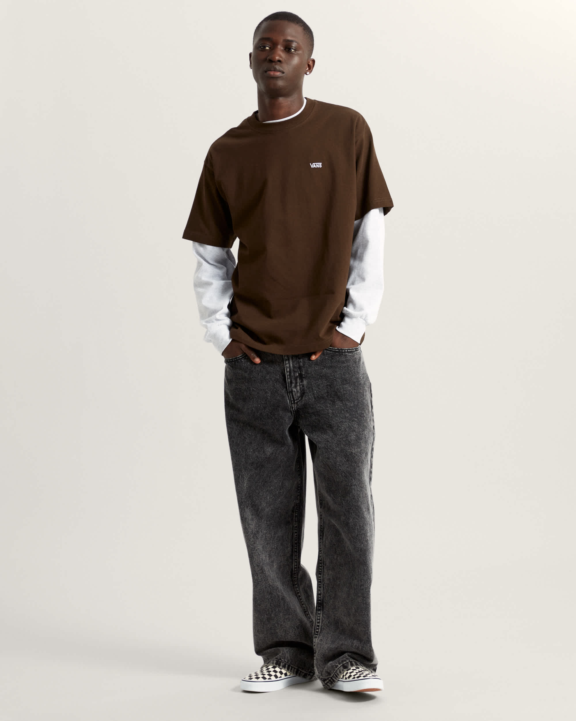 Left Chest II Logo TShirt VANS Braun ALT4