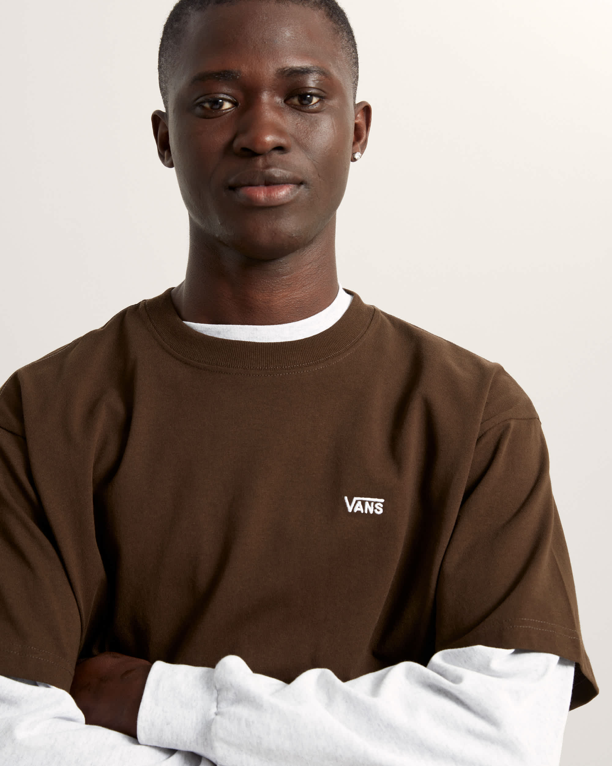 Left Chest II Logo TShirt VANS Braun ALT5