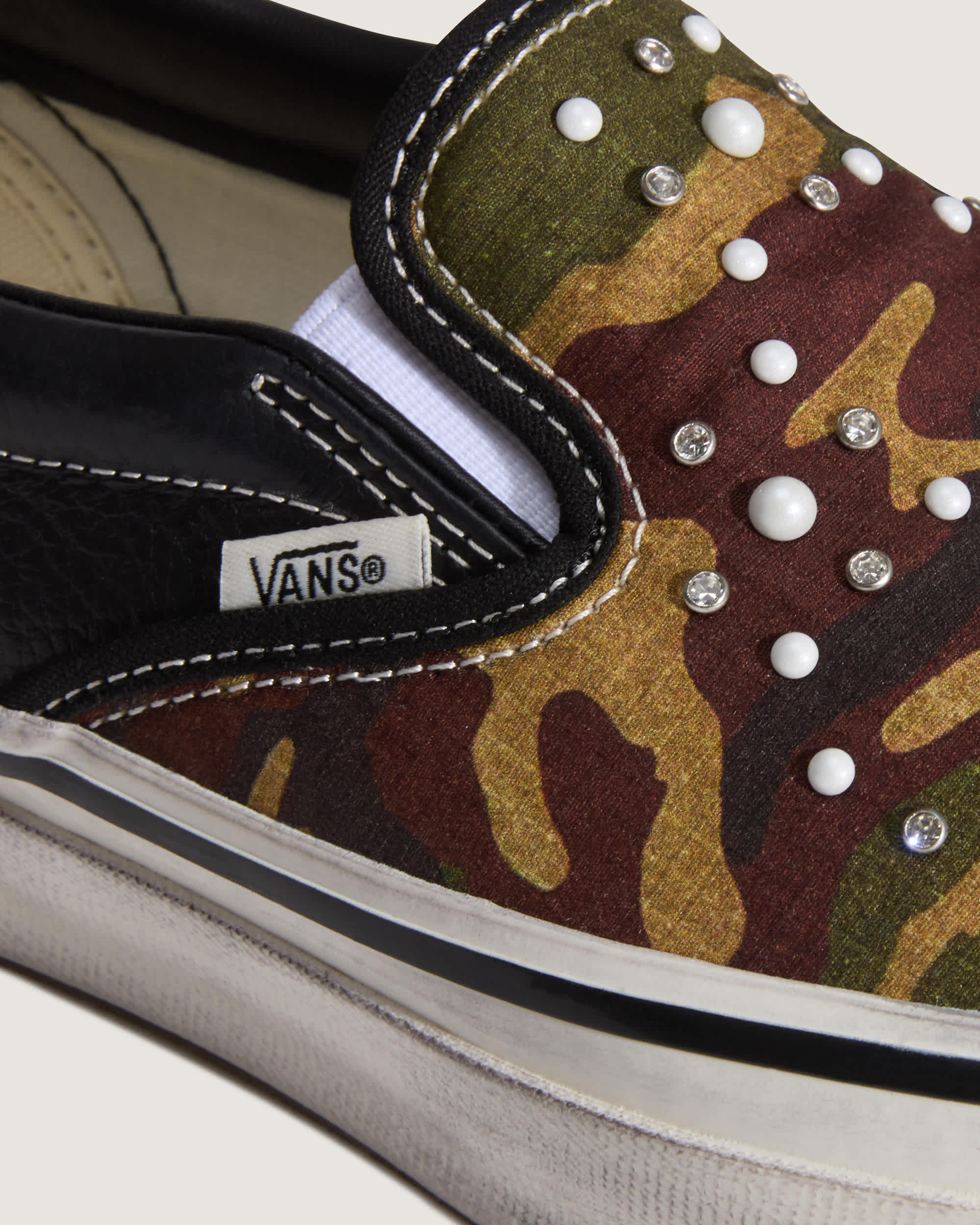 Premium Classic SlipOn Shoes VANS Black ALT6