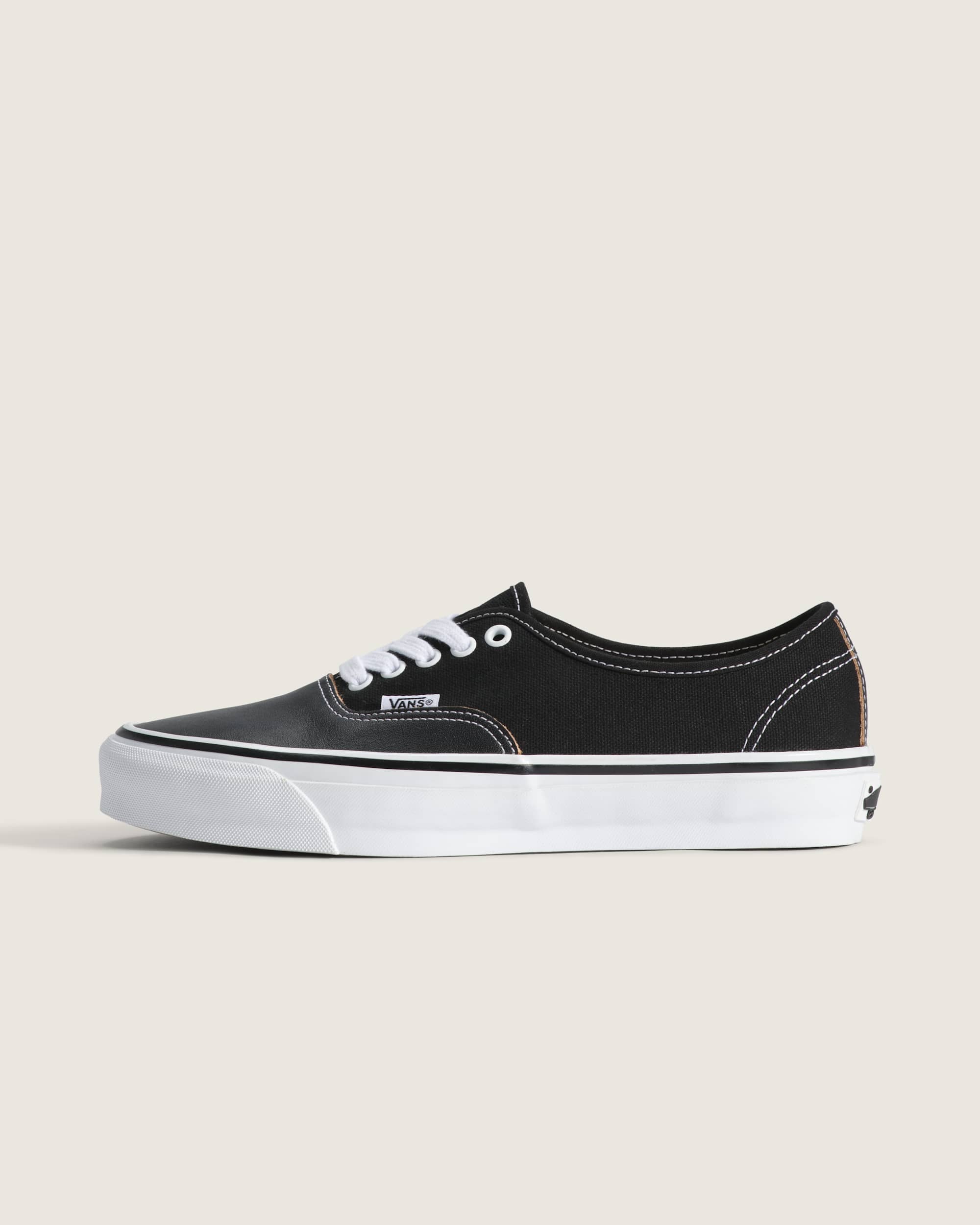 OTW Authentic 44 Siped Vibram VANS Schwarz HERO