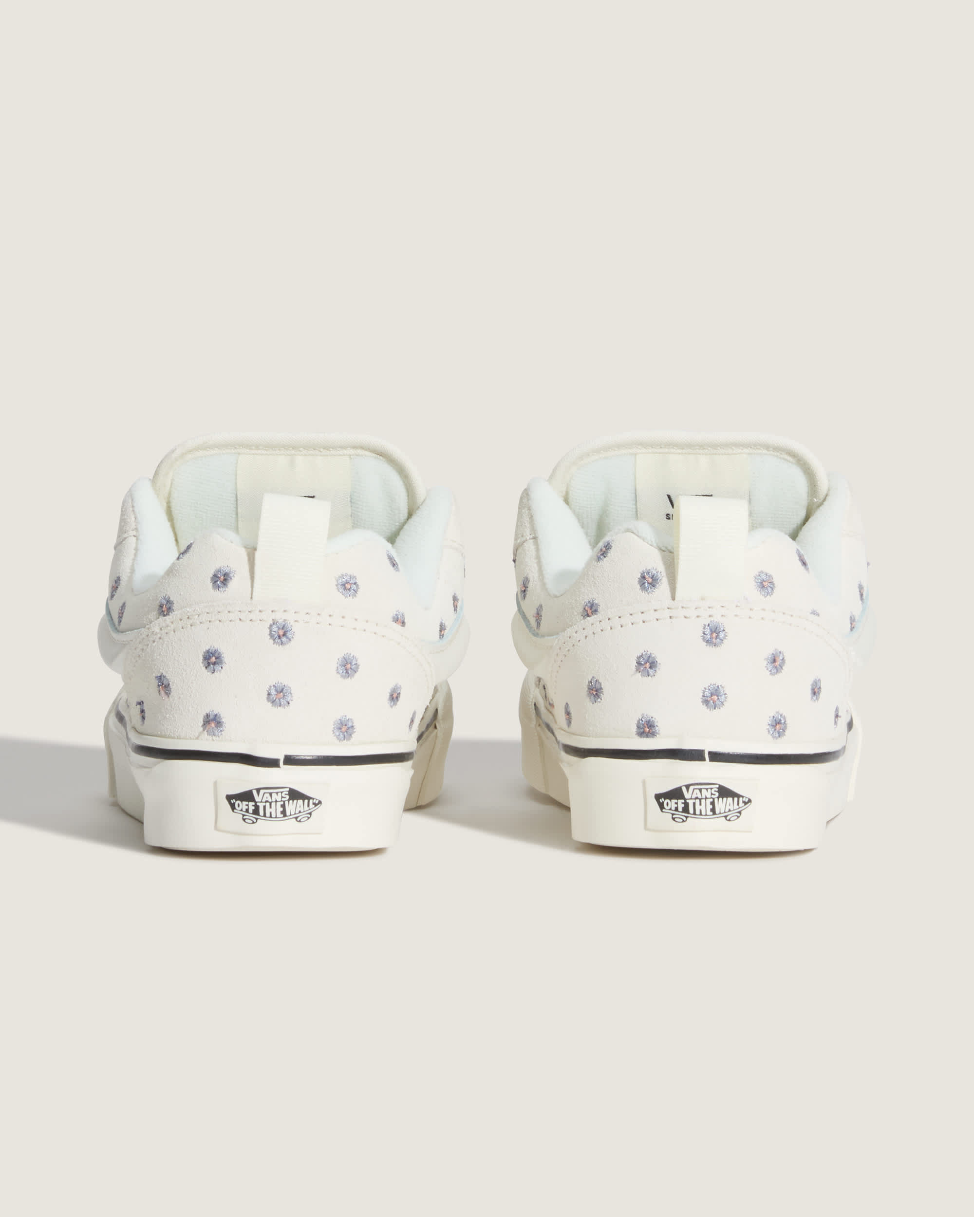 Knu Skool Shoes VANS White ALT3