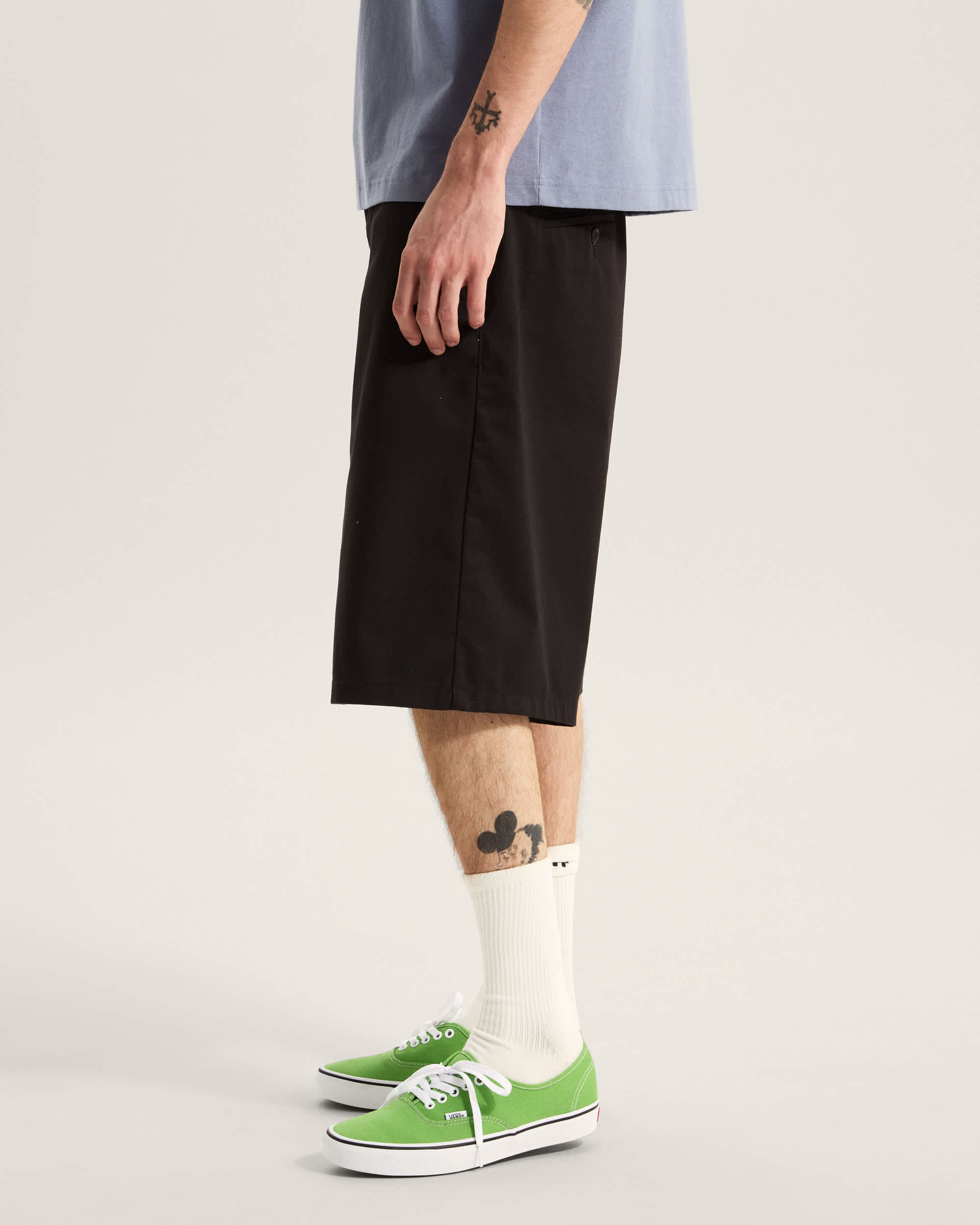 Authentic Loose ChinoShorts VANS Schwarz ALT4