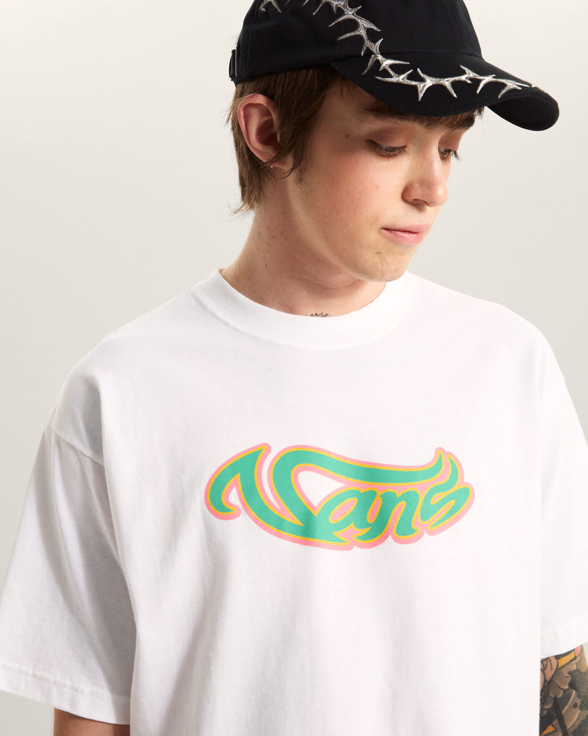 Wavy Script TShirt VANS White ALT5