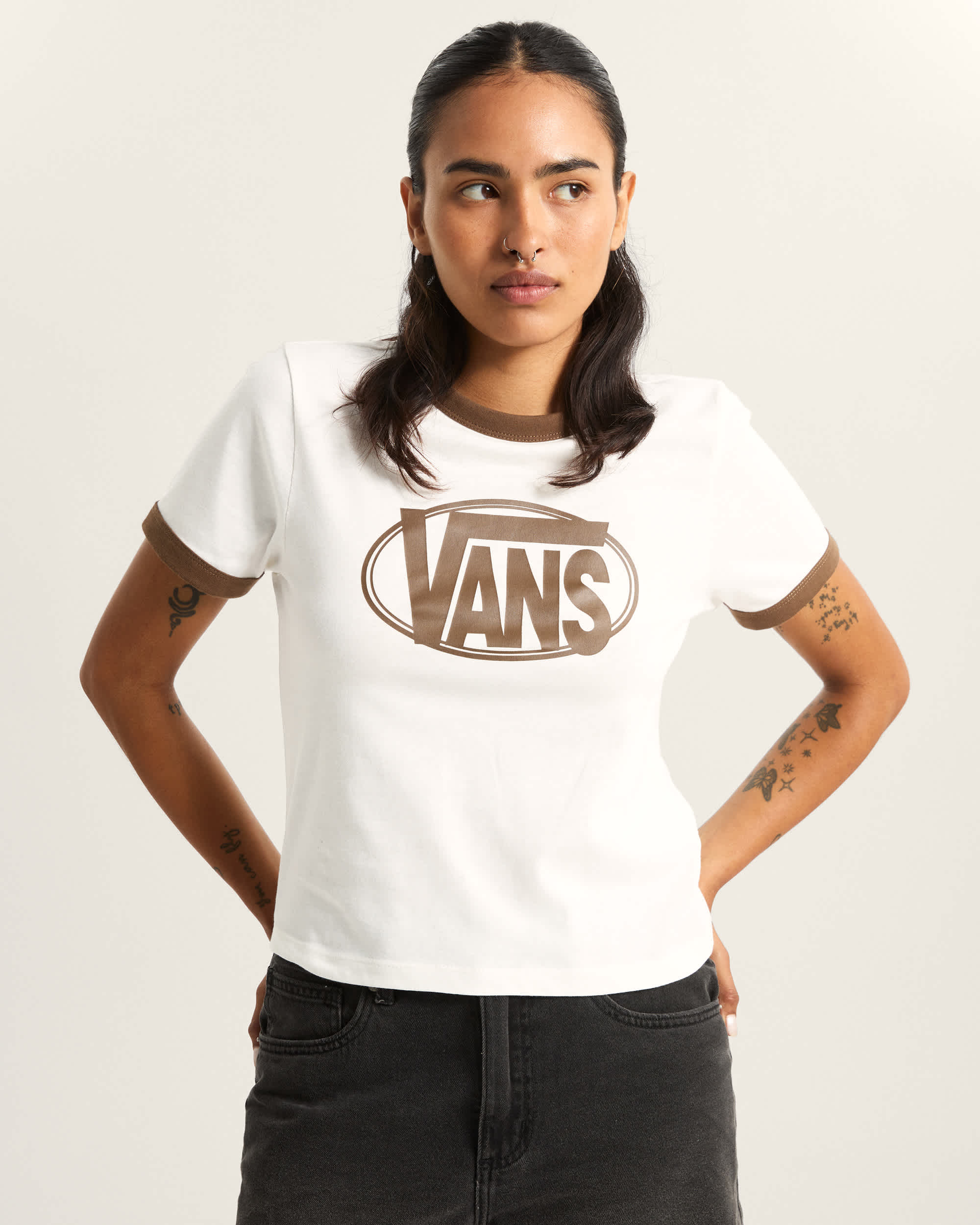 W CENTER CHEST RINGER TEE EGRET VANS Blanco ALT2