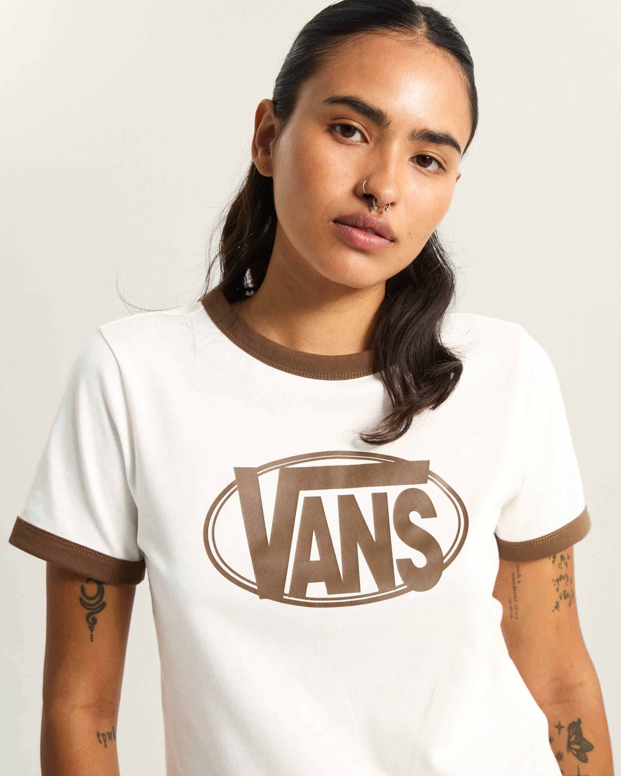W CENTER CHEST RINGER TEE EGRET VANS Blanco ALT5