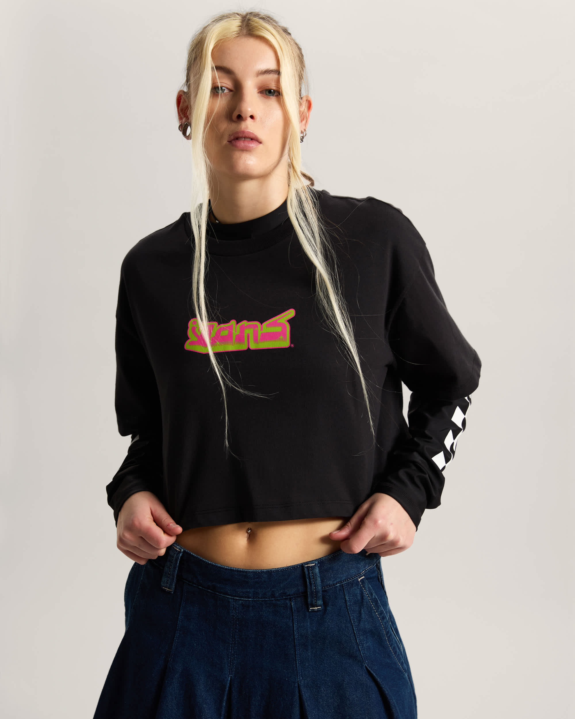 Y2K Boho Relax Crop TShirt VANS Schwarz ALT2
