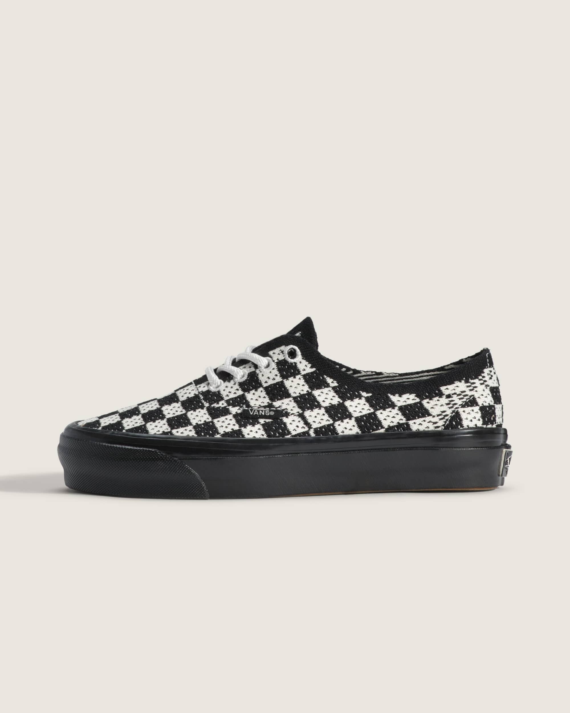Tnis Premium Authentic Checkerboard VANS Preto HERO