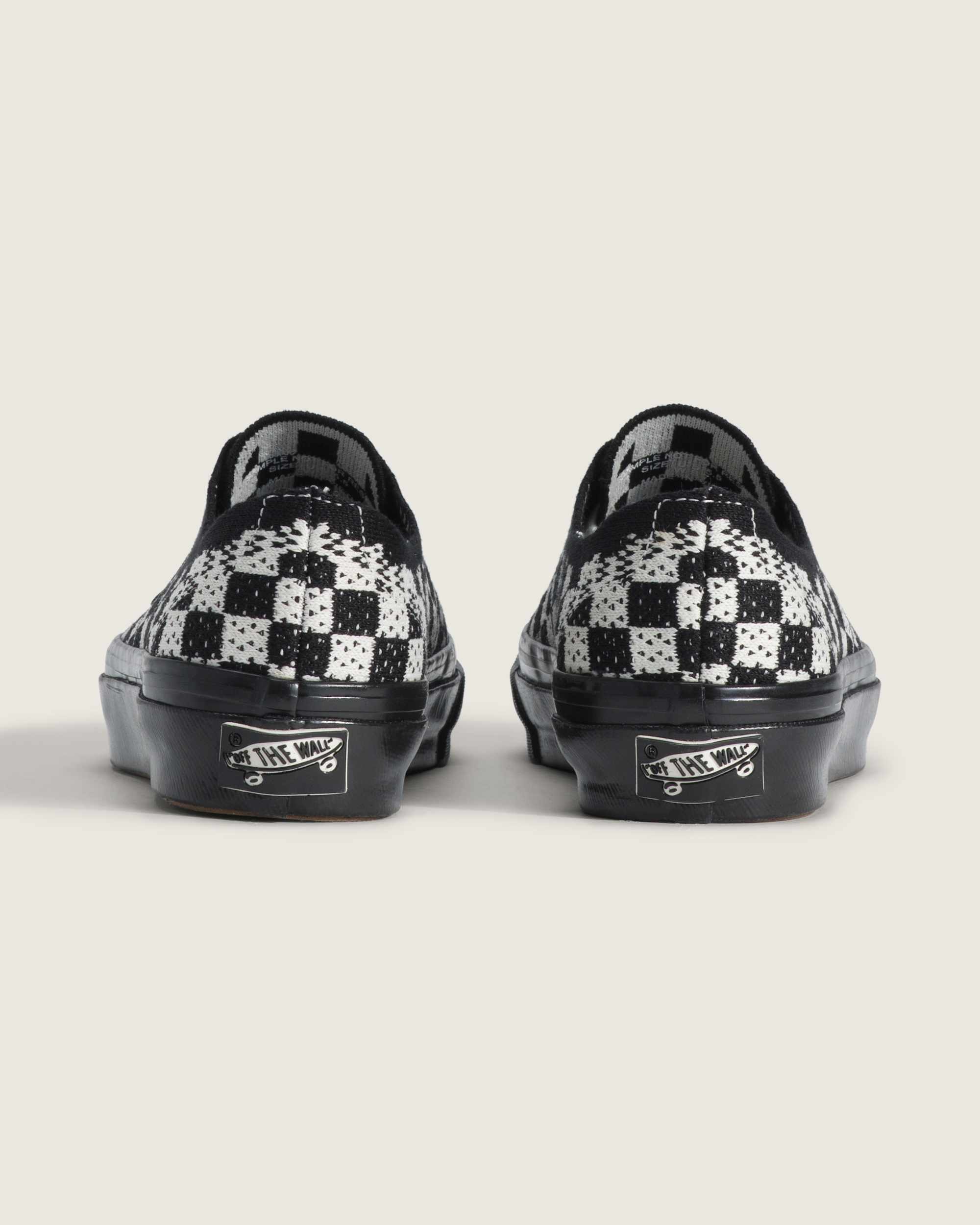 Tnis Premium Authentic Checkerboard VANS Preto ALT3