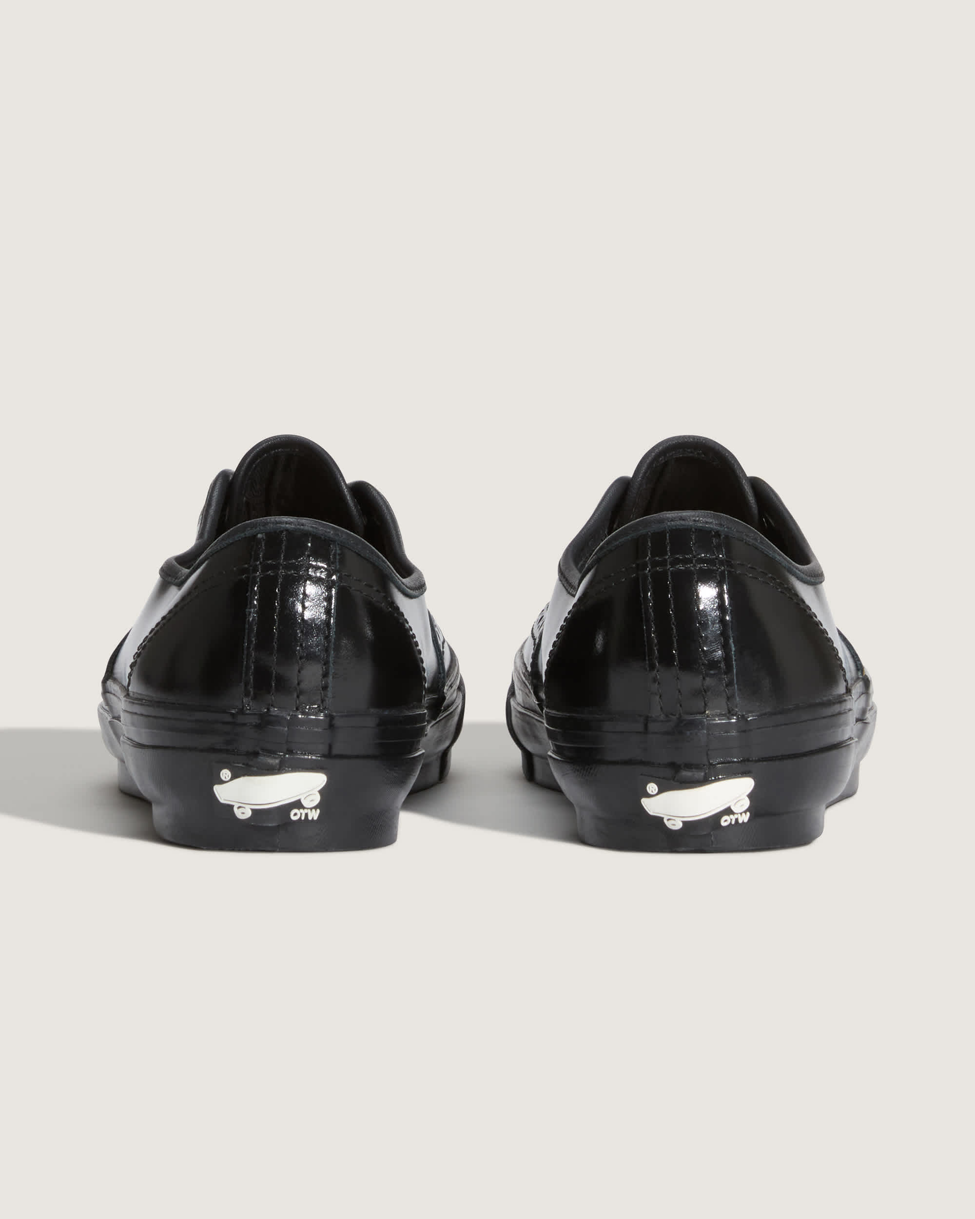 OTW Authentic 44 Siped Vibram VANS Preto ALT4