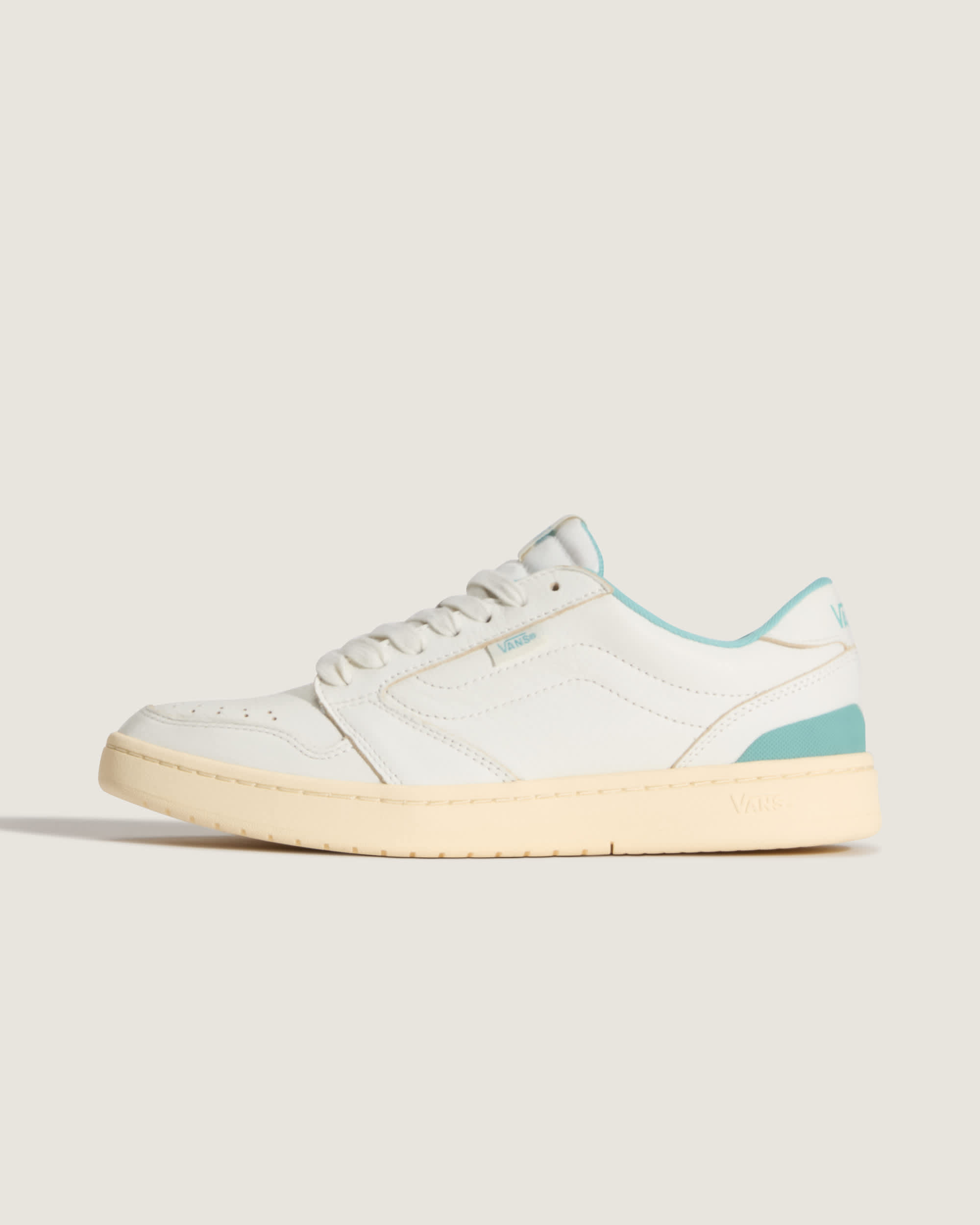 Chaussures Court Low VANS Beige HERO