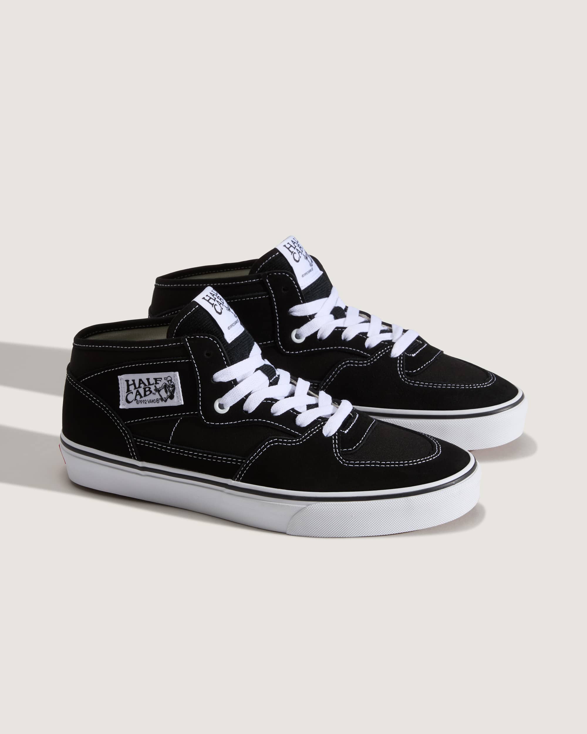 Half Cab Decon Shoes VANS Black ALT1