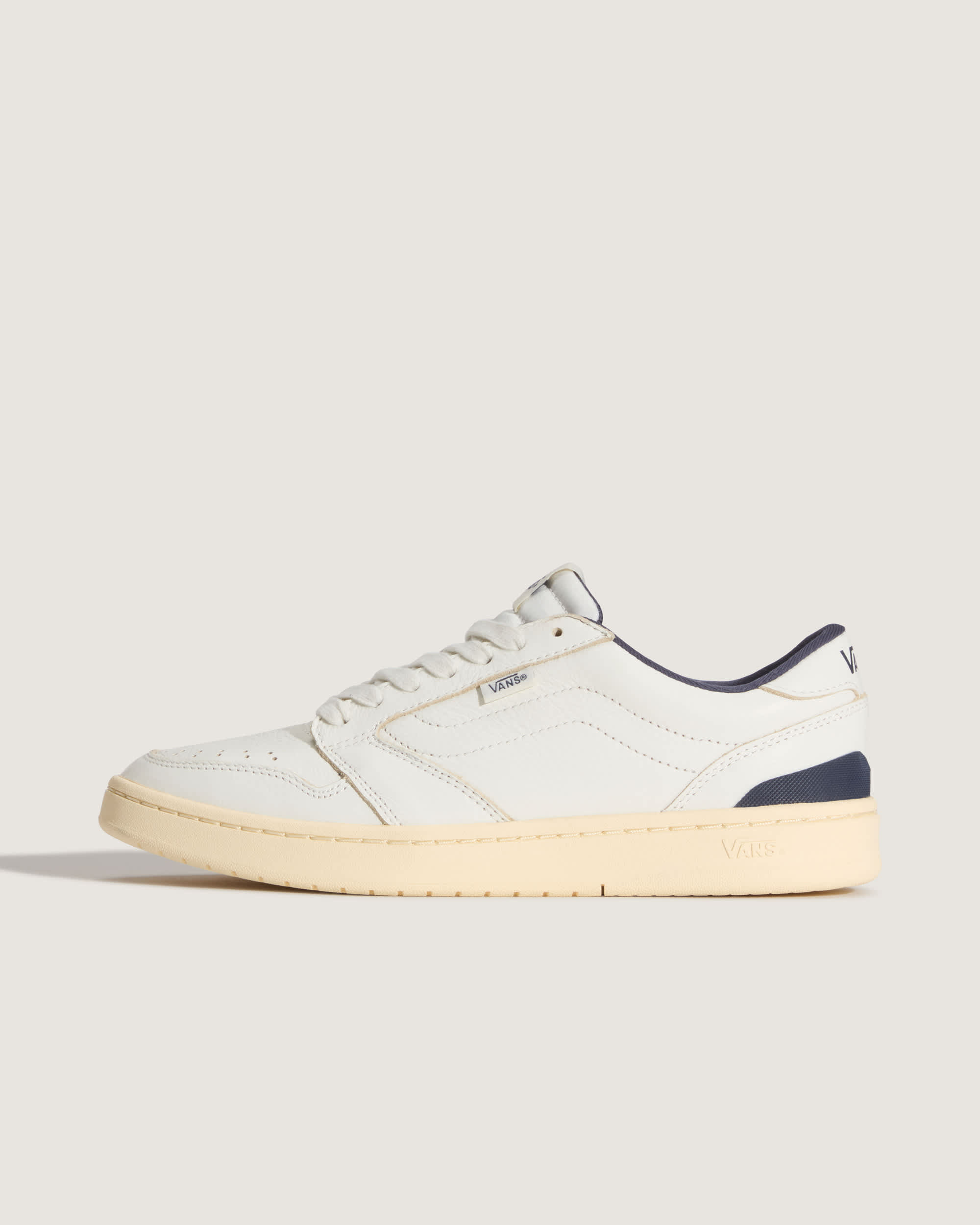 Chaussures Court Low VANS Blanc HERO