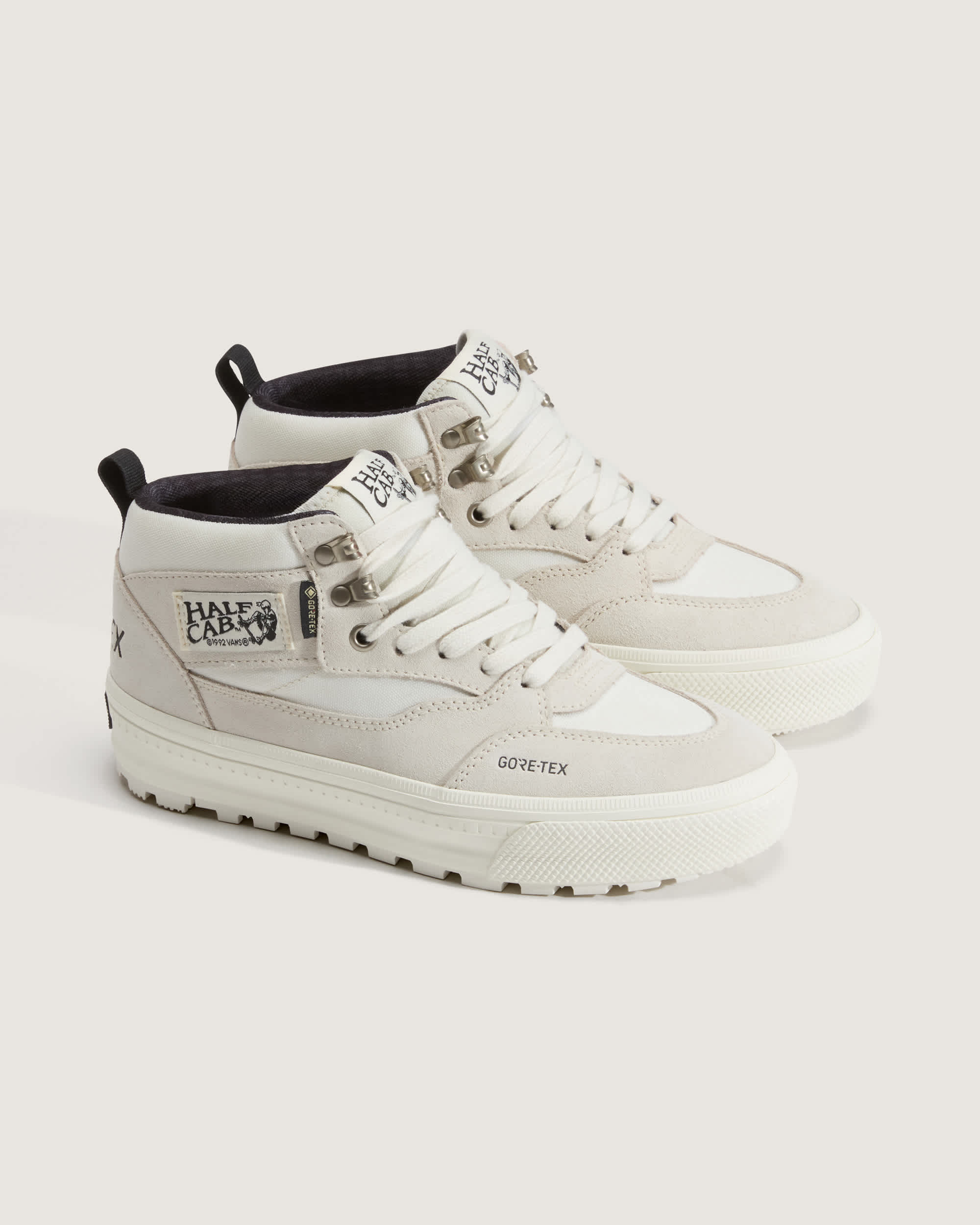 Chaussures Half Cab GORETEX Insulated VANS Blanc ALT1