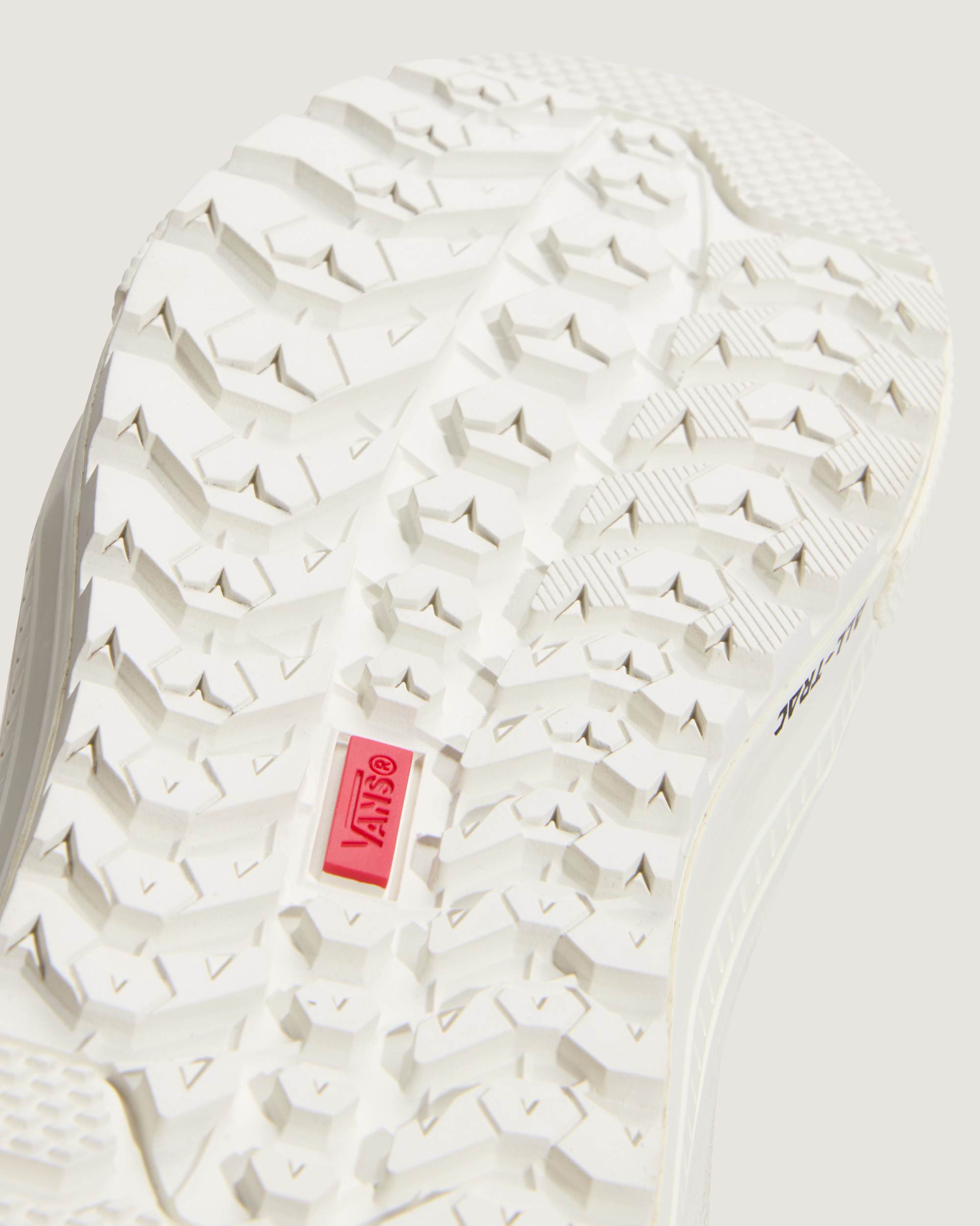 Chaussures Half Cab GORETEX Insulated VANS Blanc ALT4