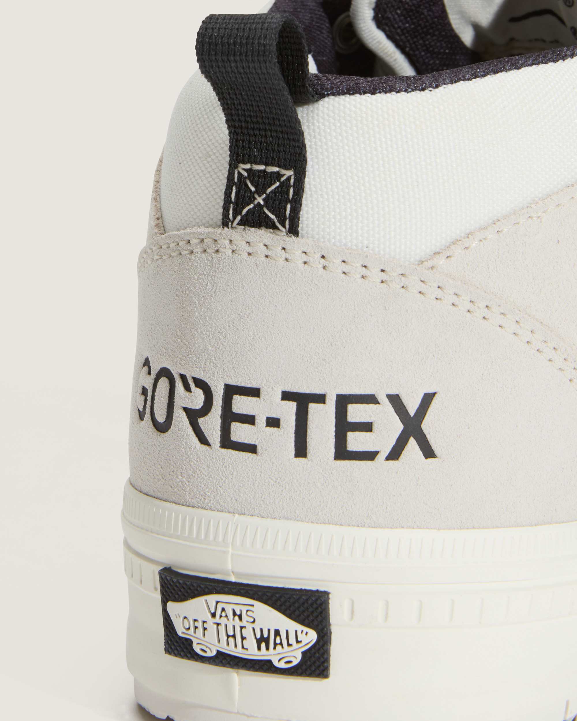 Chaussures Half Cab GORETEX Insulated VANS Blanc ALT8