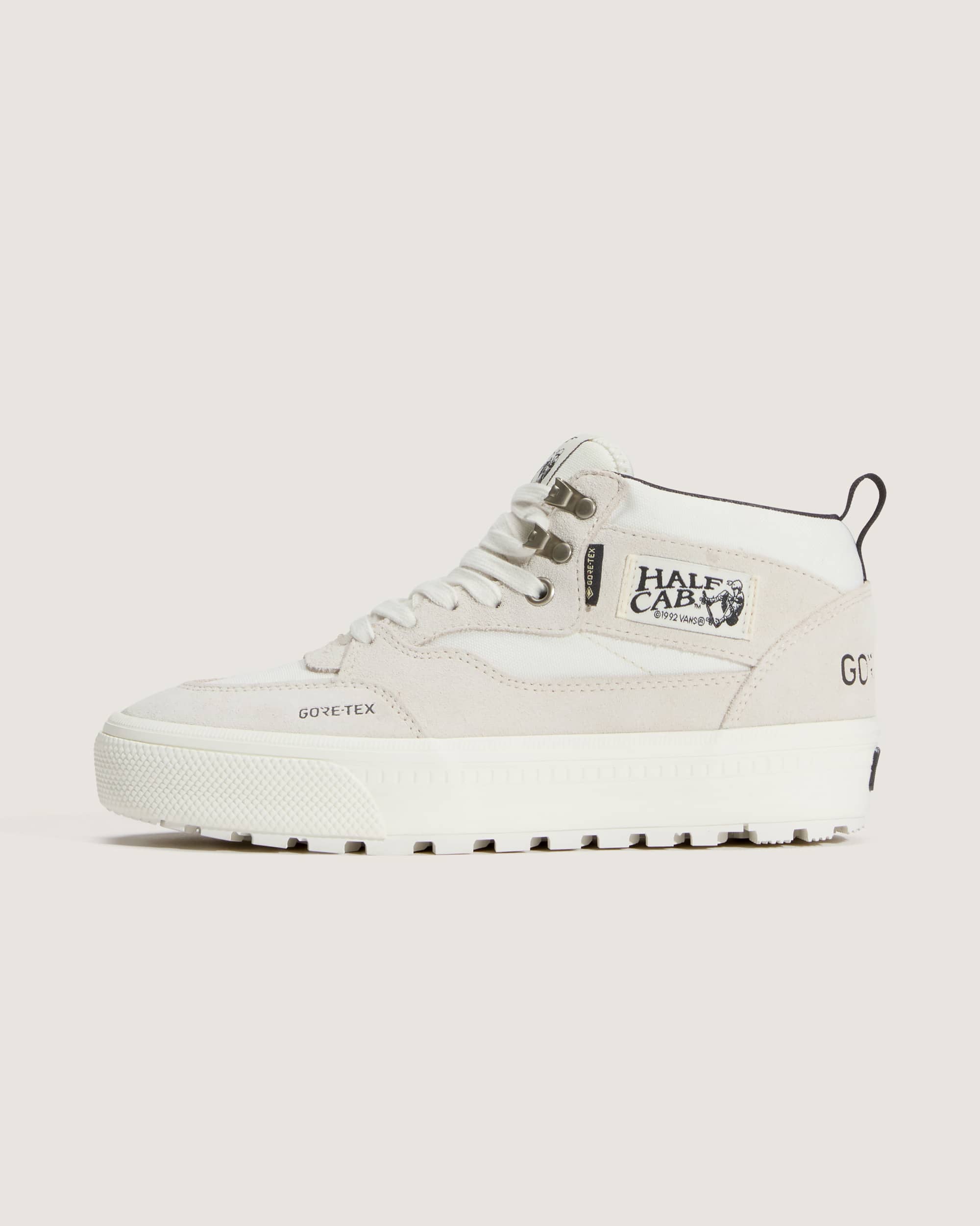 Chaussures Half Cab GORETEX Insulated VANS Blanc HERO