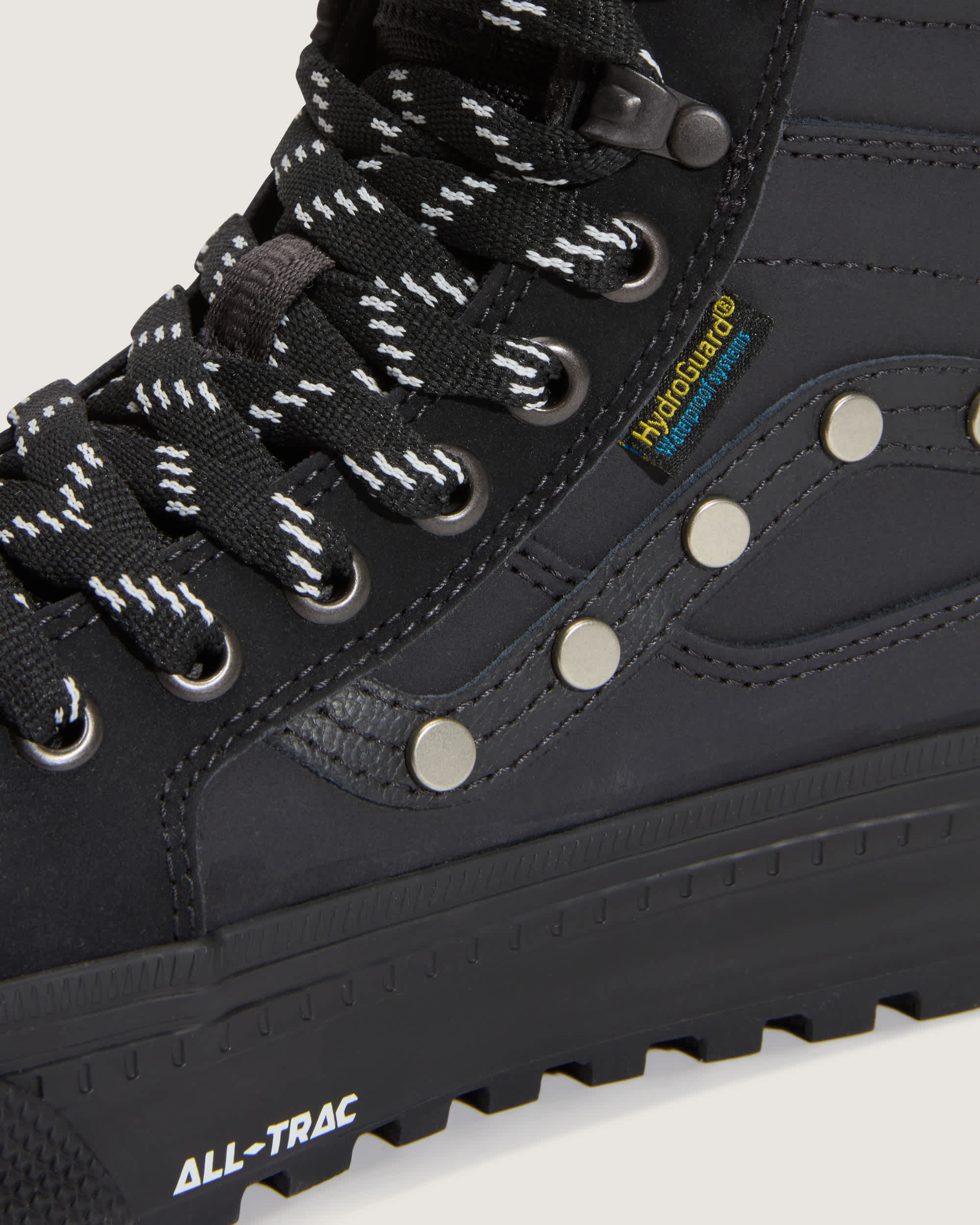 Chaussures isolantes impermables Sk8Hi VANS Noir ALT8