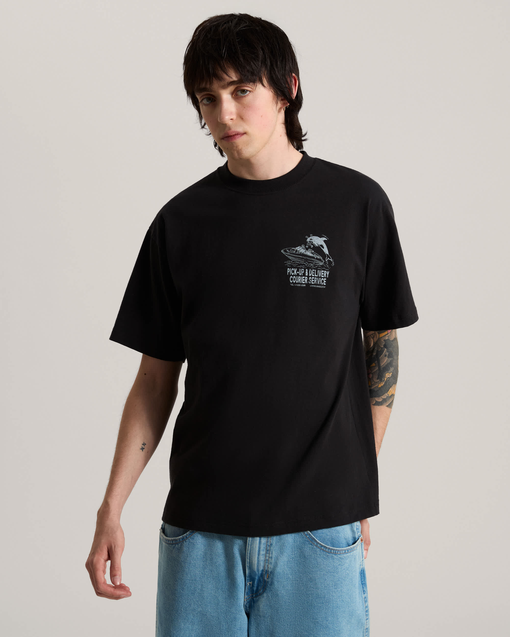 Tshirt Paulys Delivery VANS Noir ALT2