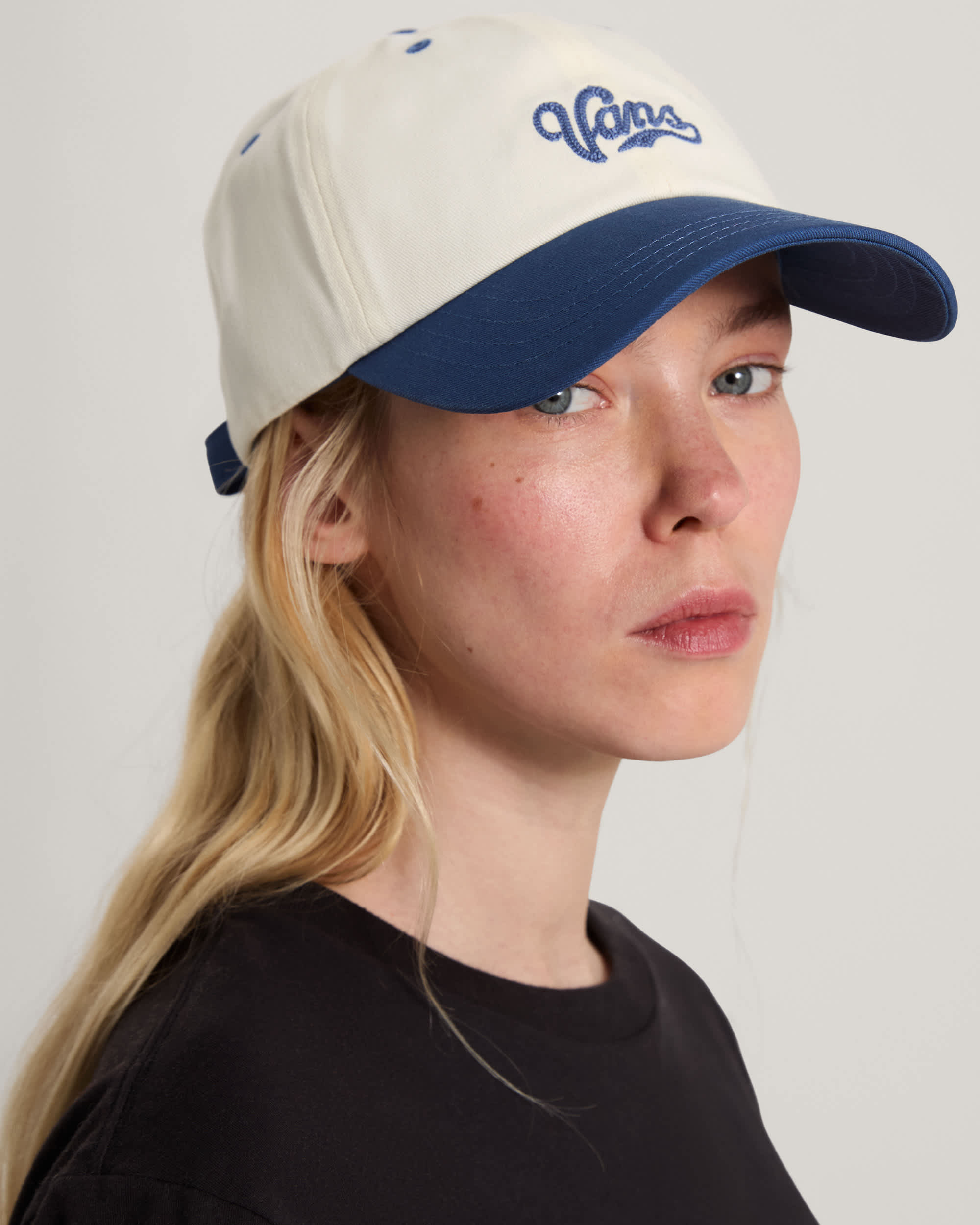 Lefty Script Curved Bill Jockey True Navy VANS Blanc ALT3