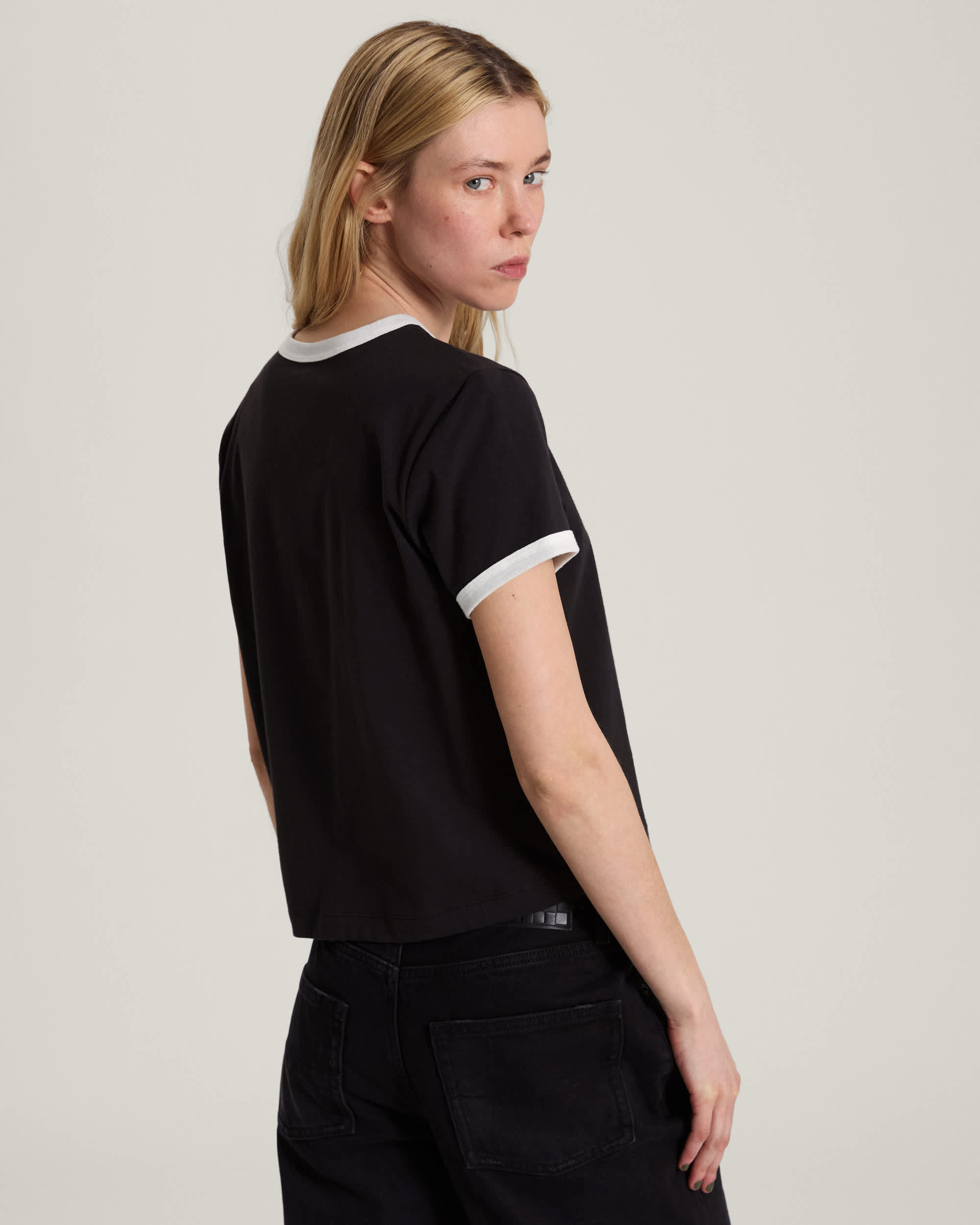 Places I Wish To Go Ringer SS Tee Black VANS Black ALT3