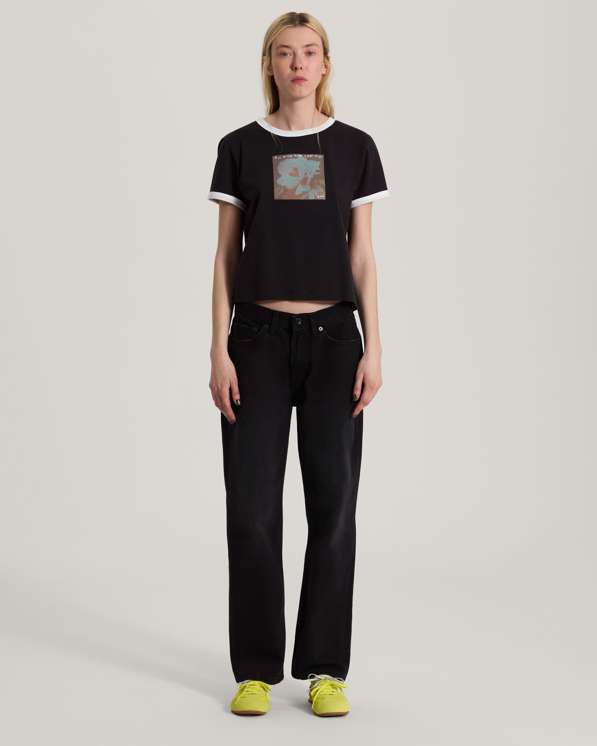 Places I Wish To Go Ringer SS Tee Black VANS Black ALT4