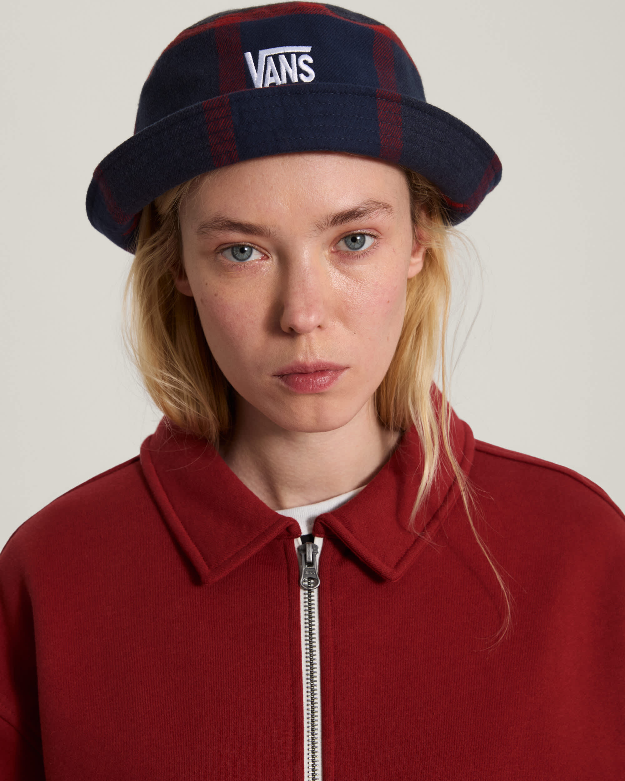 Stretch Logo Bucket Hat Parisian NightPppyEmbr VANS Red ALT3