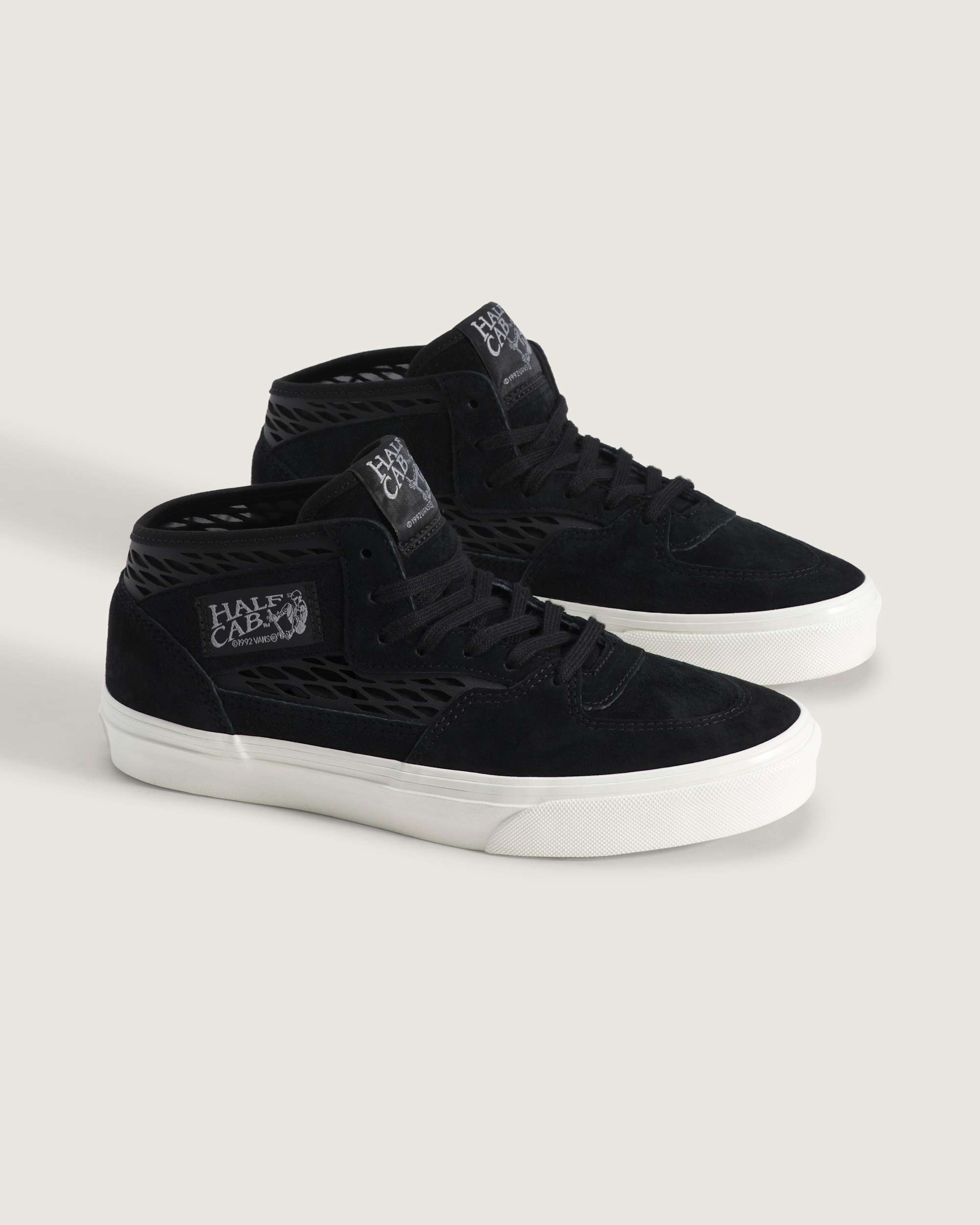 Half Cab Decon Shoes VANS Black ALT1