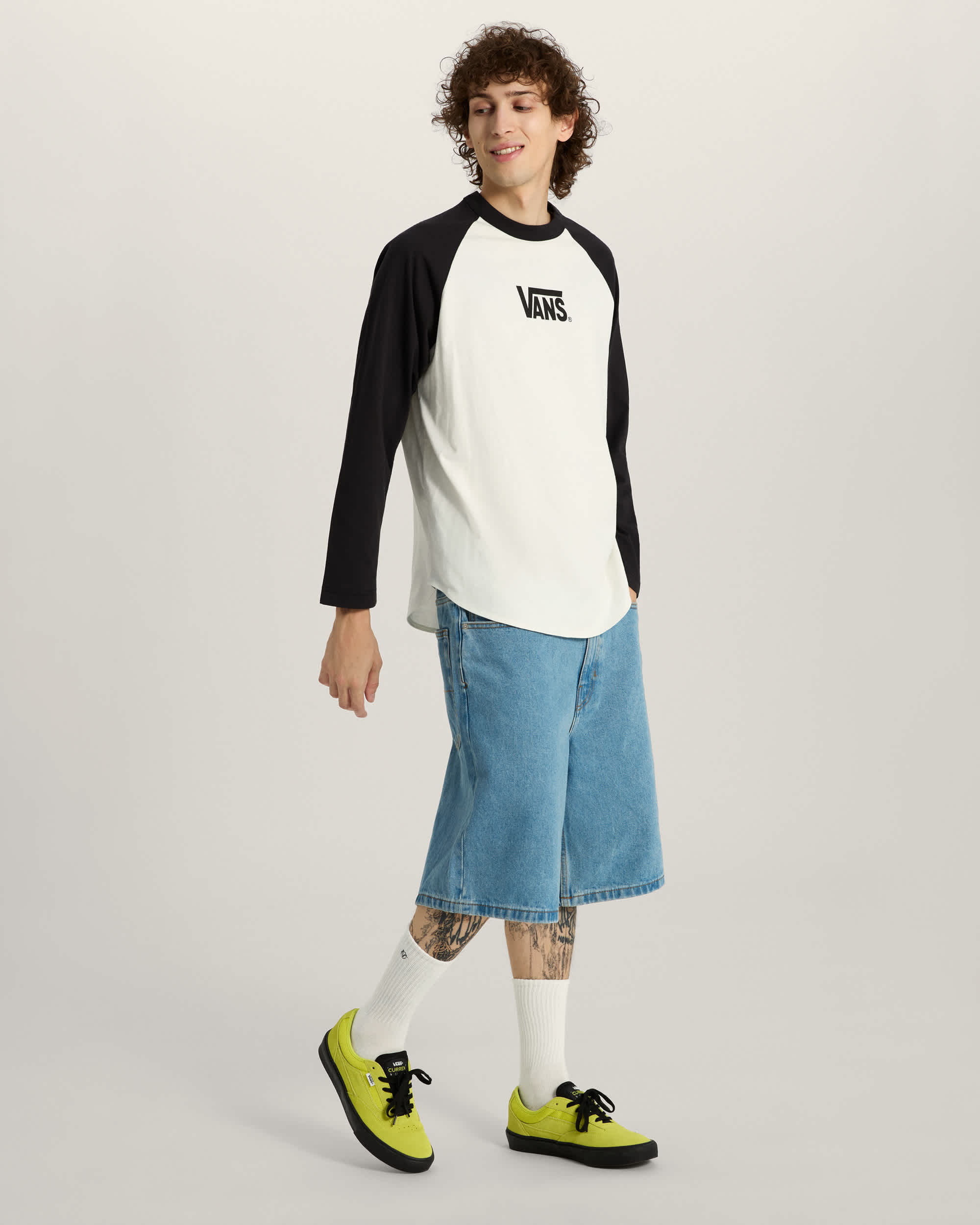 Core Raglan LangarmTShirt VANS Schwarz ALT4